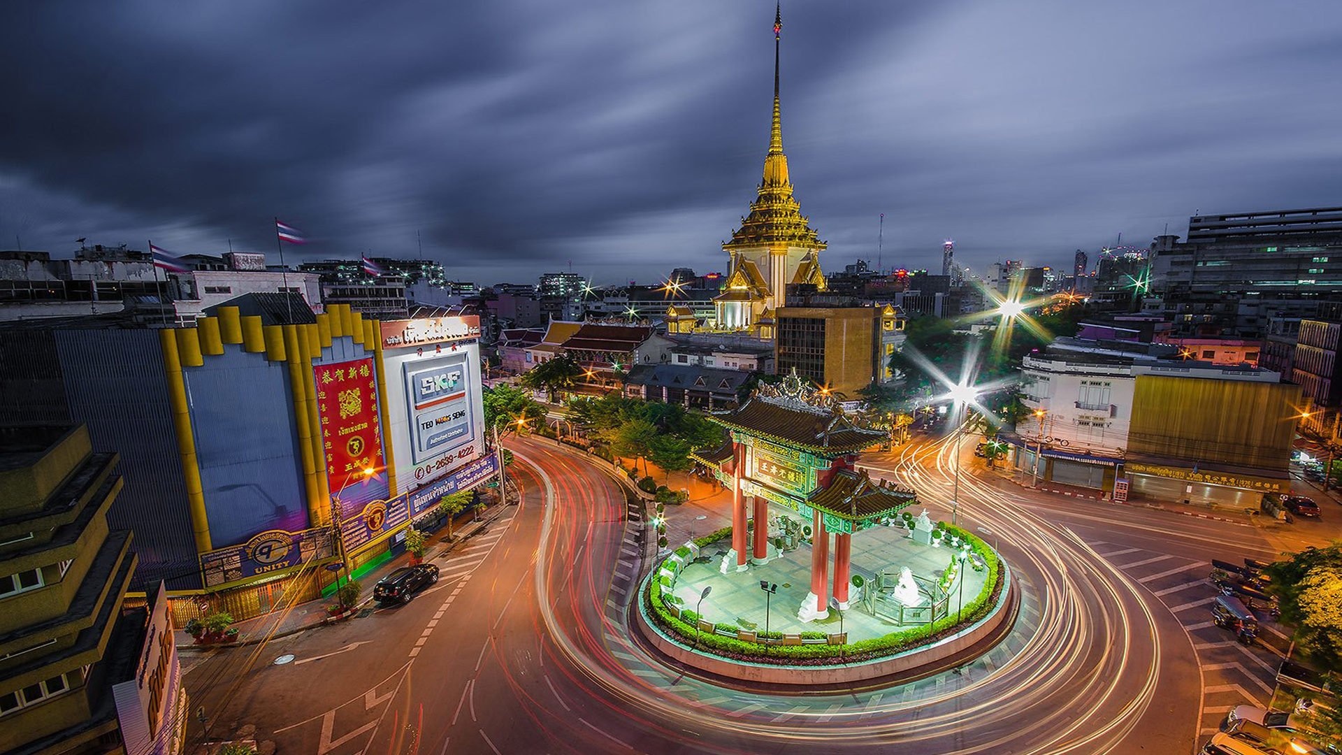 Bangkok: Odeon Circle, The intersection of Yaowarat, Charoen Krung, and Tri Mit or Mittaphap Thai-China roads in Samphanthawong district. 1920x1080 Full HD Wallpaper.