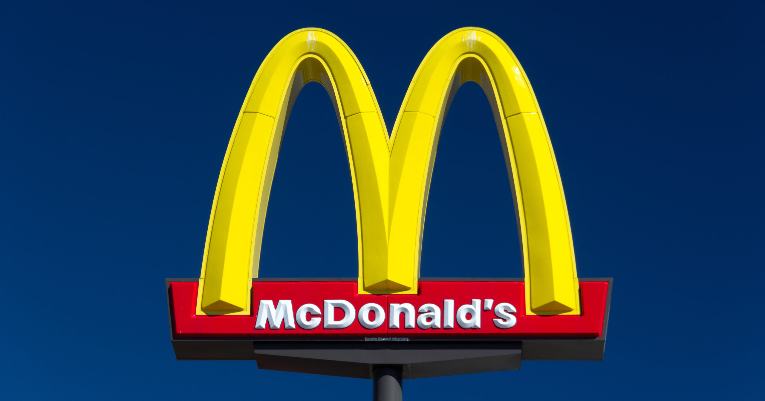 McDonald's toxic chemical ban, Food packaging safety, 2560x1350 HD Desktop