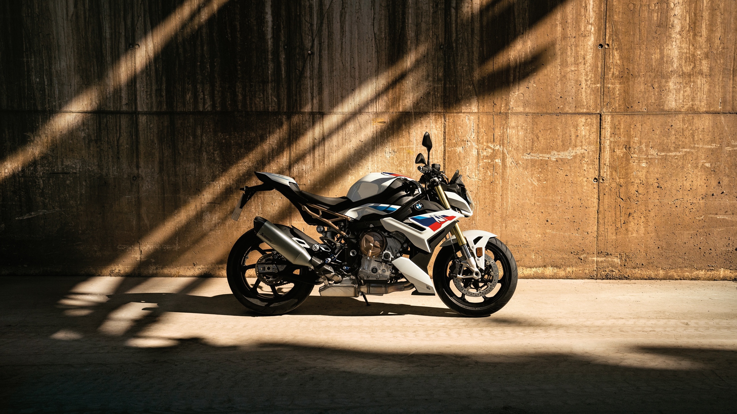 BMW S 1000 R, Ultimate riding experience, BMW motorrad, Sporty design, 2560x1440 HD Desktop