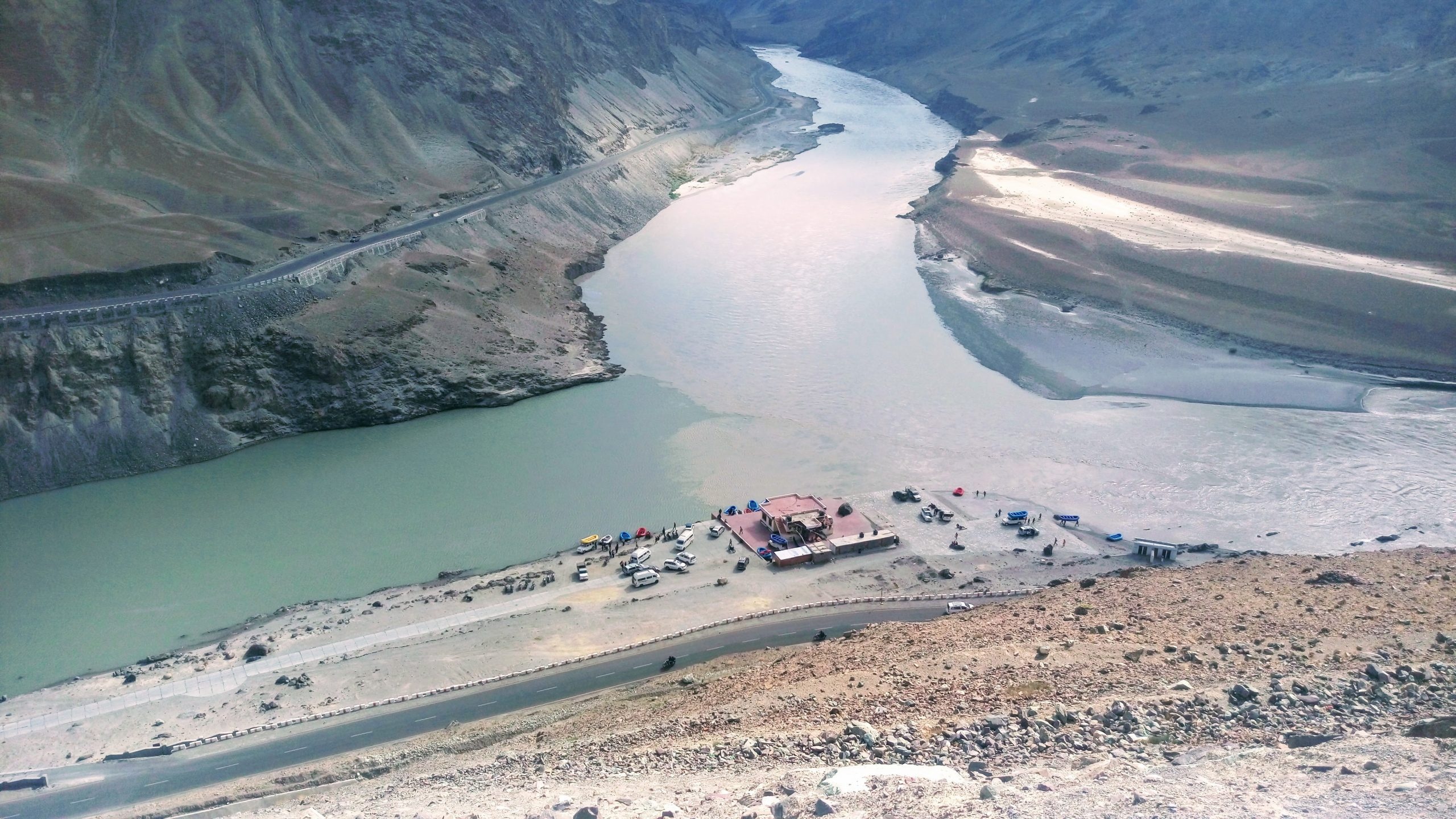 Indus River, Breathtaking confluence, Captivating view, Unexplored destination, 2560x1440 HD Desktop