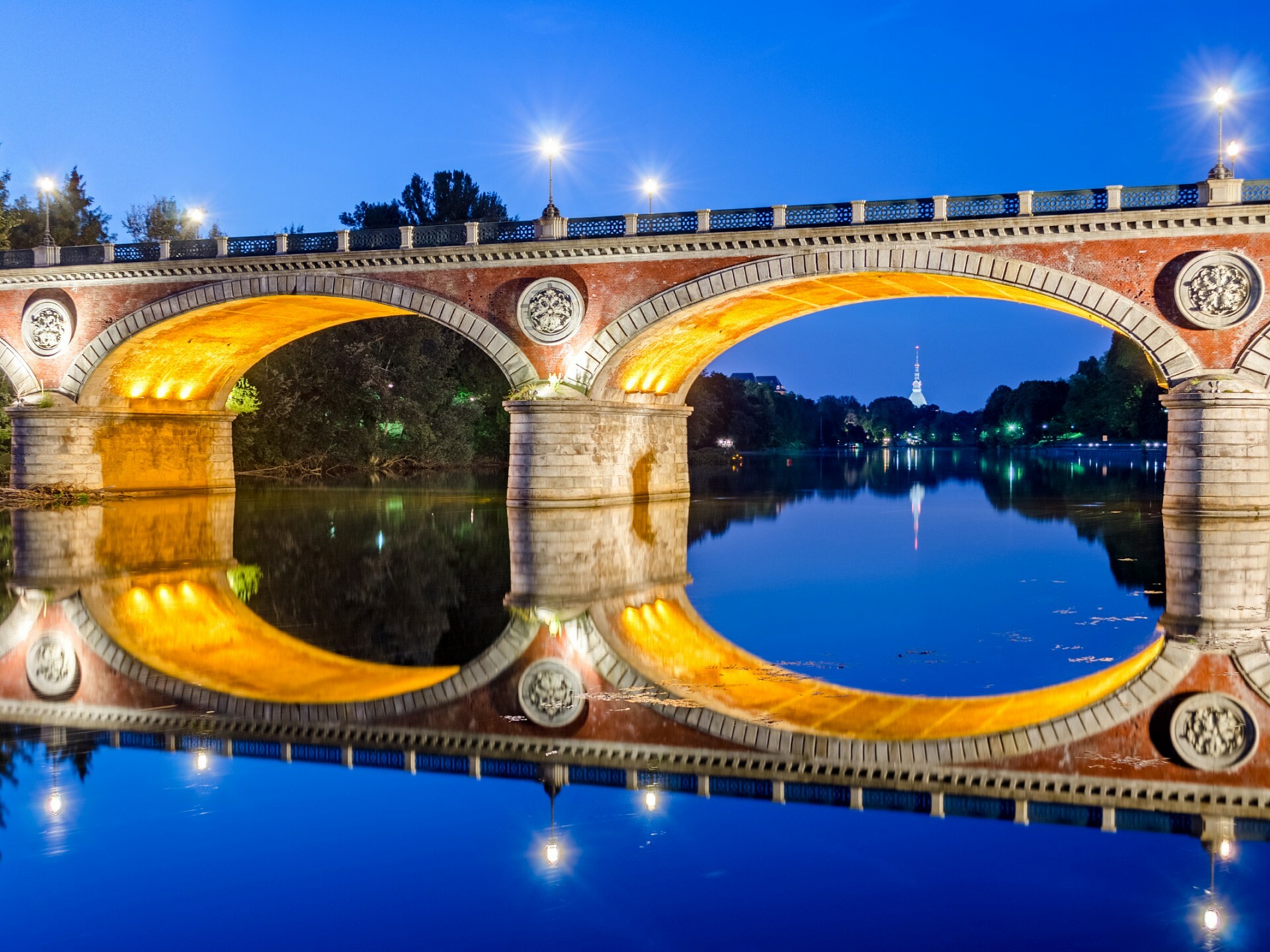 Turin: Ponte Isabella, River Po, Street light. 1920x1440 HD Wallpaper.