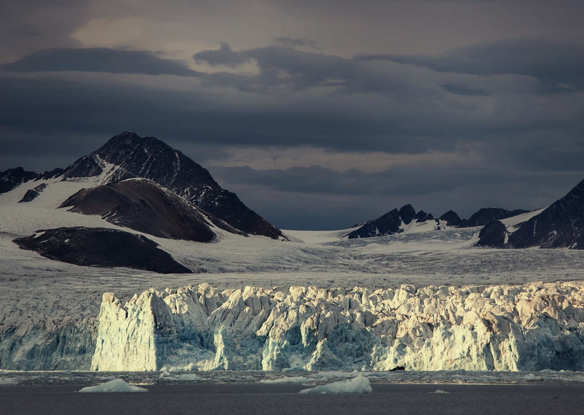 Spitsbergen National Park, Lilliehkfjorden, Arctic paradise, North expedition, 2000x1430 HD Desktop