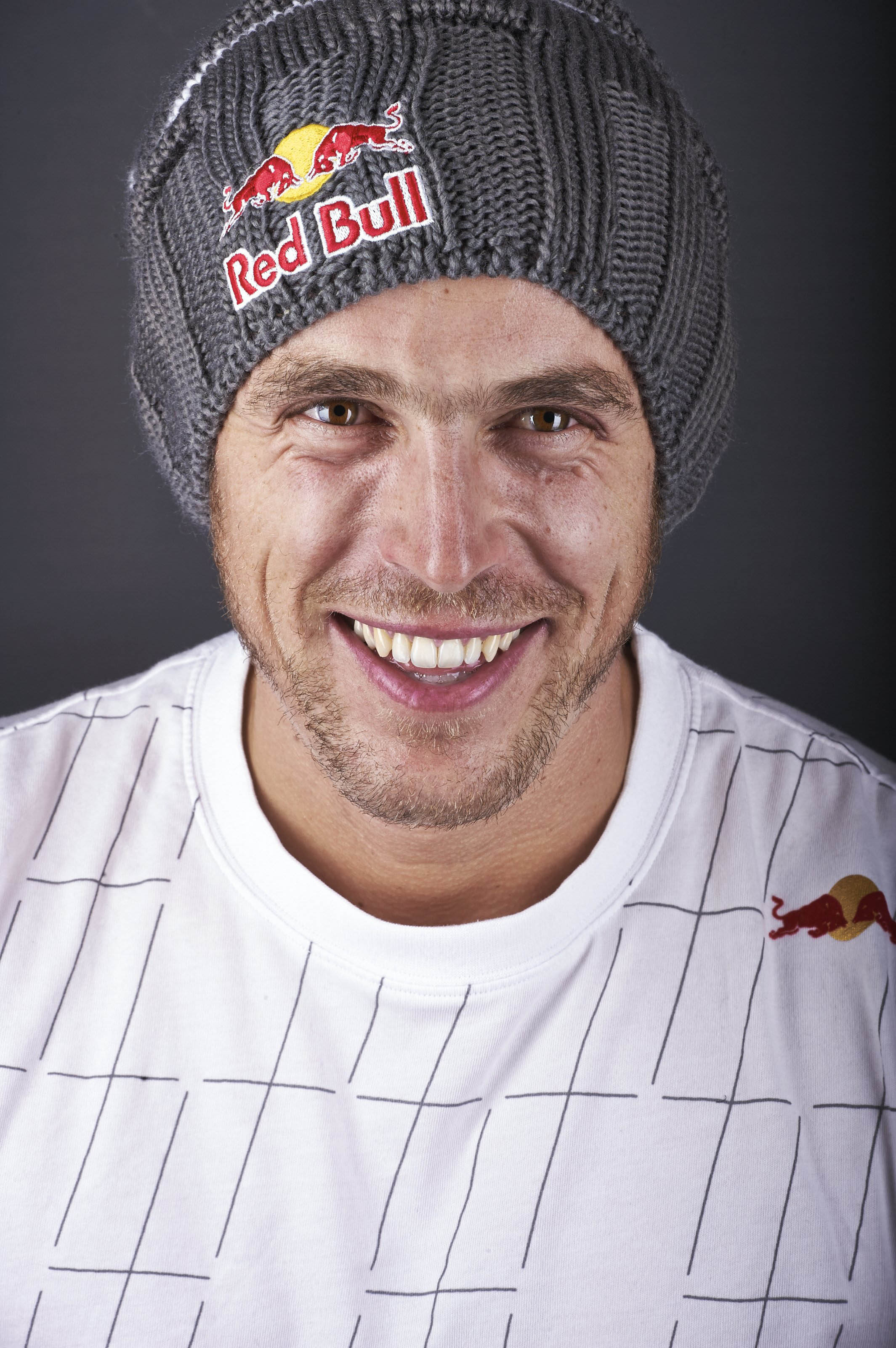 Roland Fischnaller, Captivating images, Snowboarding artistry, Visual storytelling, 2130x3200 HD Handy