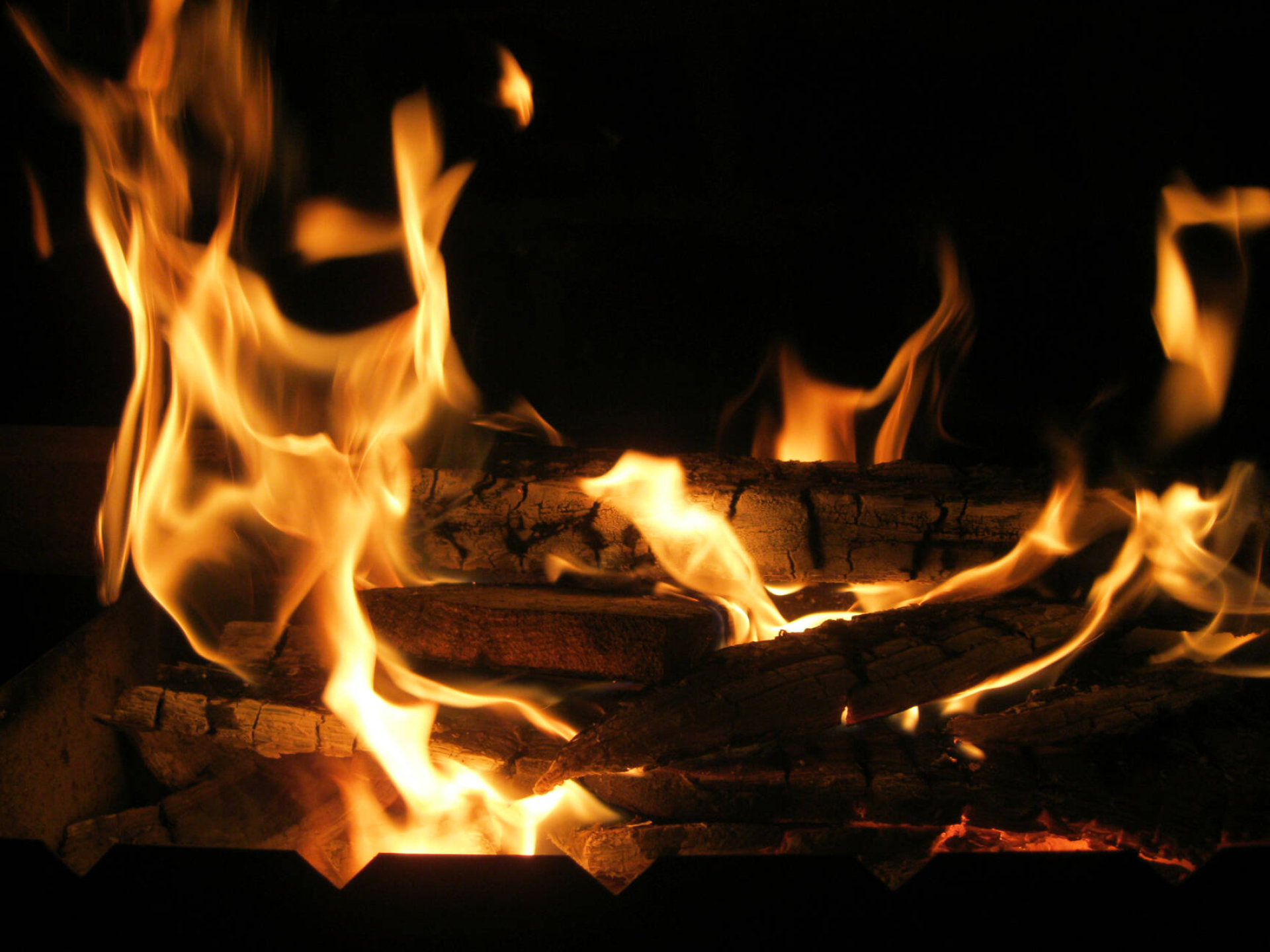 Burning wood, Flamme Wallpaper, 1920x1440 HD Desktop