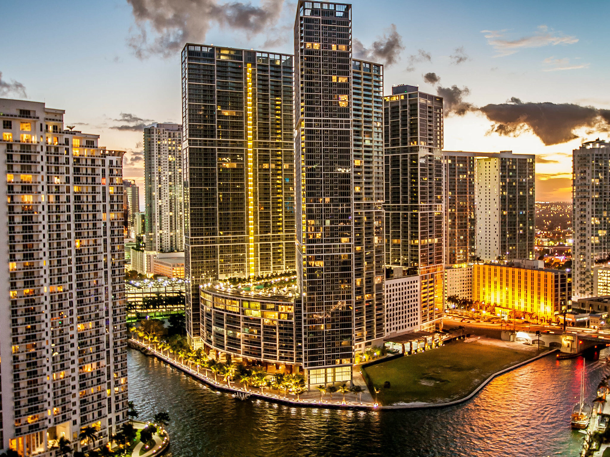 Miami, Brickell neighborhood, Food and attractions, Local recommendations, 2050x1540 HD Desktop