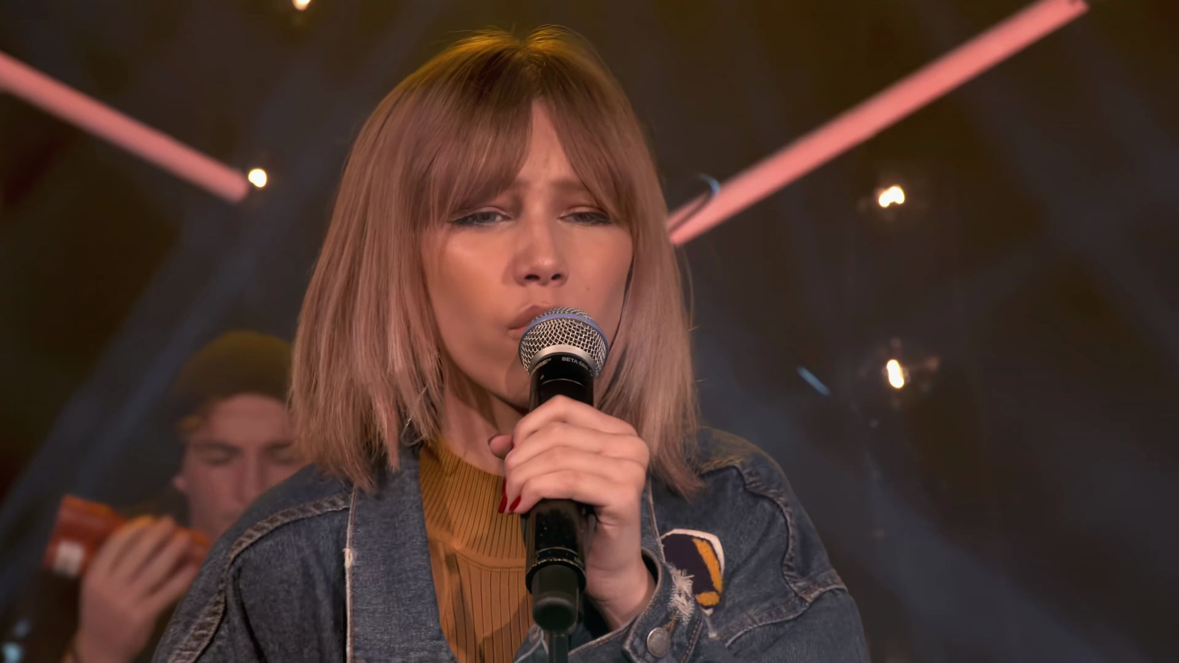 Grace VanderWaal: Teen Choice Award, "Ur So Beautiful" Tour, American singer, songwriter and actress, Grace performs the song "River". 3840x2160 4K Wallpaper.