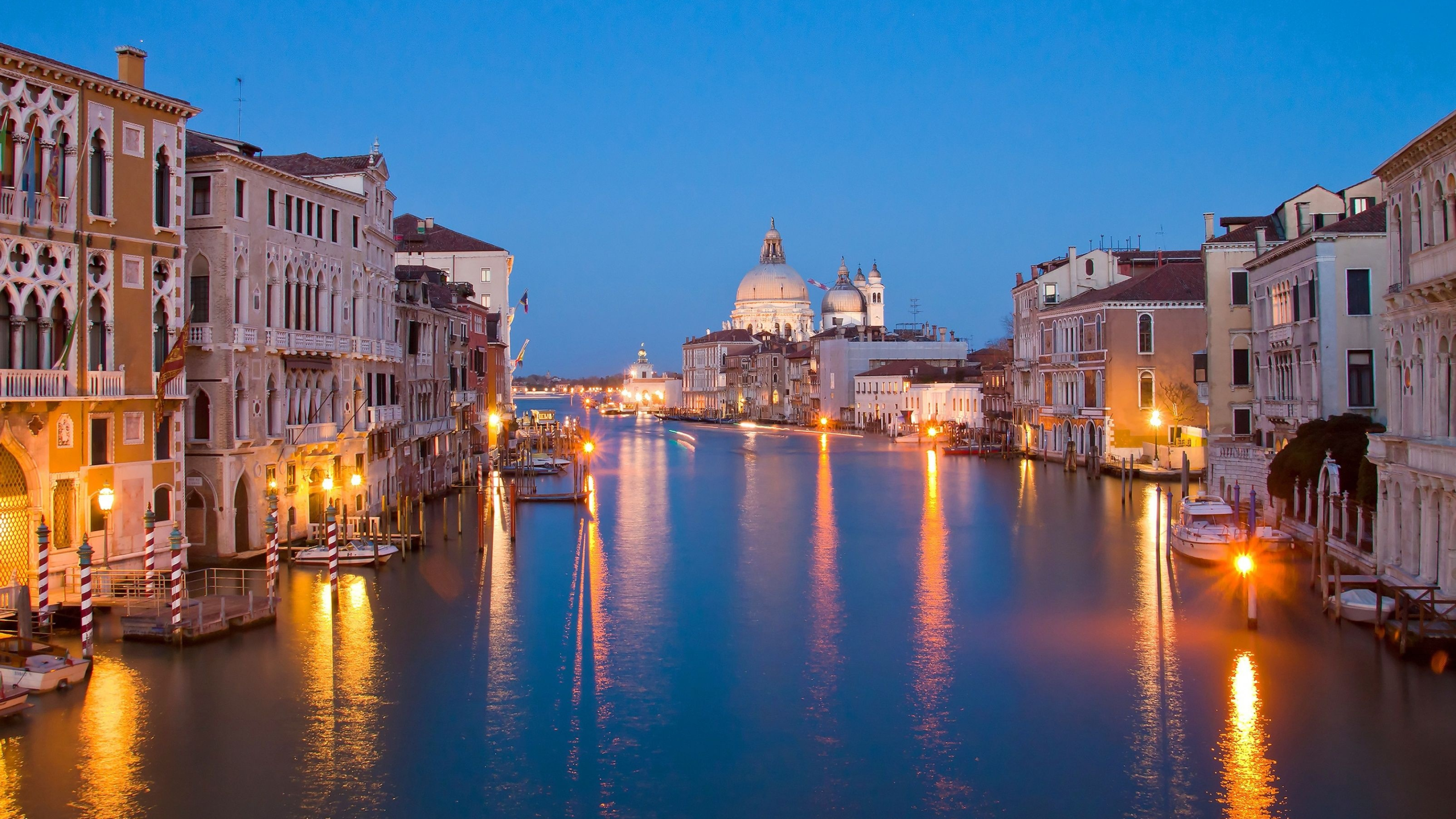 Venice: Considered to have been the first real international financial center. 3560x2000 HD Wallpaper.