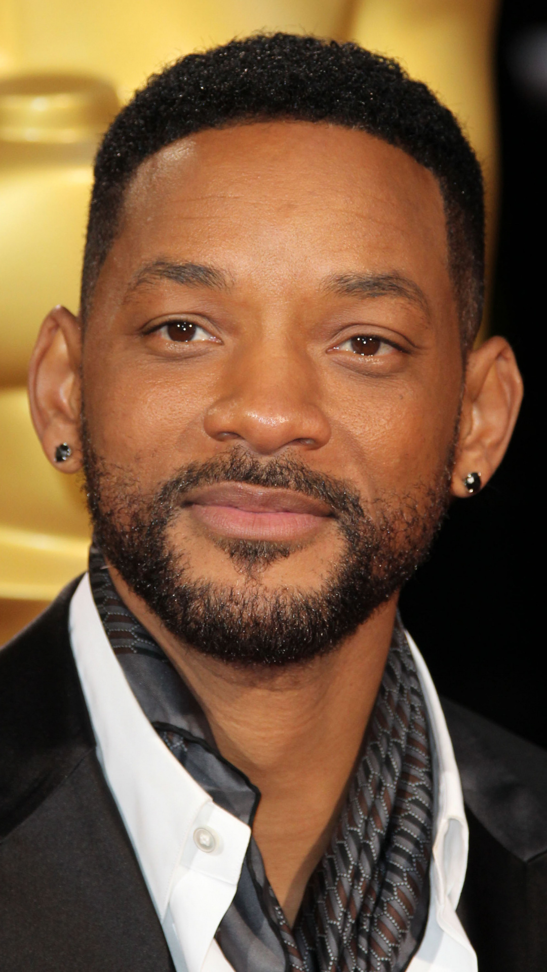 Will Smith: Starred alongside Tommy Lee Jones in the hit Men in Black, playing Agent J. 1080x1920 Full HD Background.