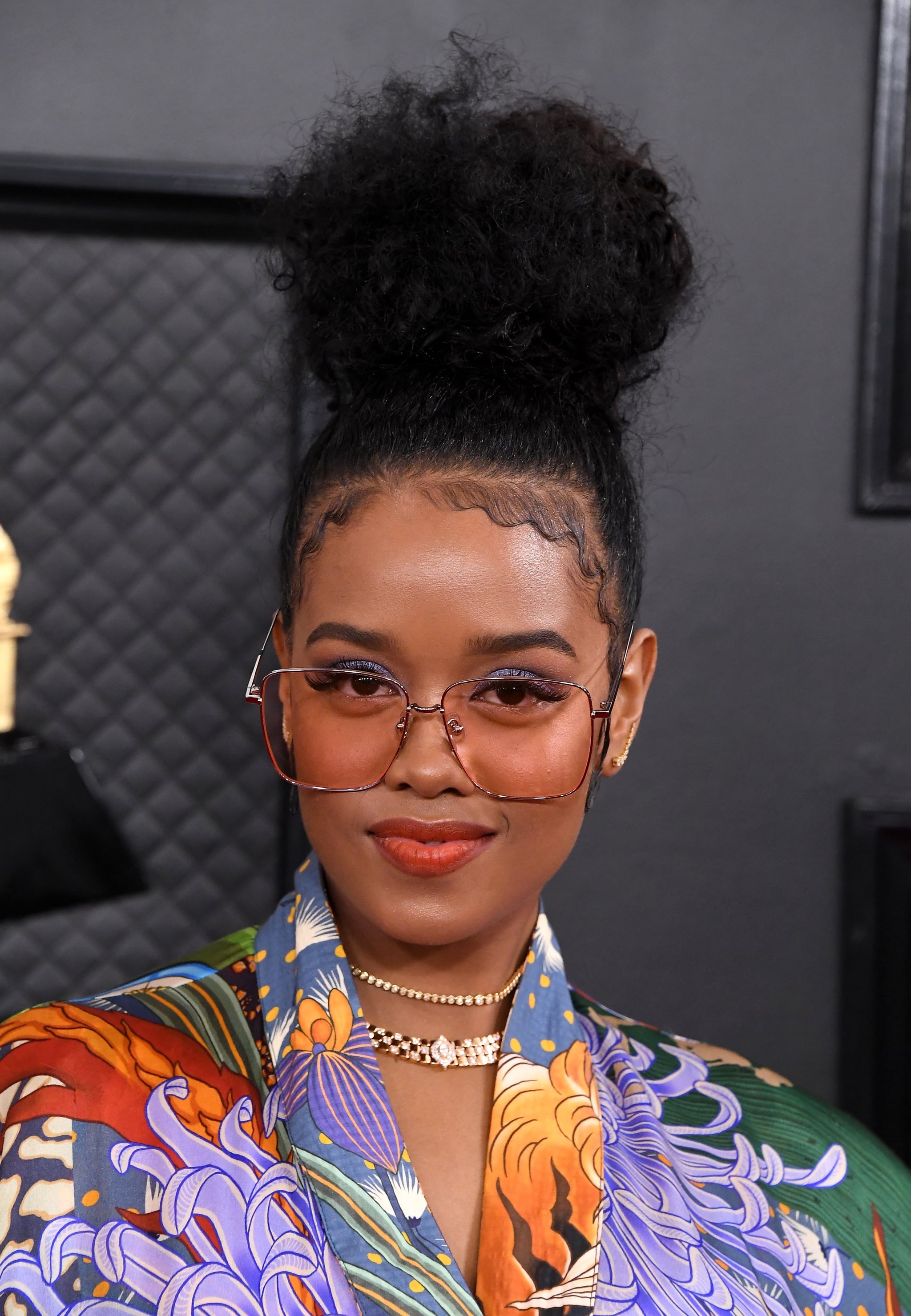 H.E.R., Download latest songs, Music albums, Biography, 2050x2960 HD Handy