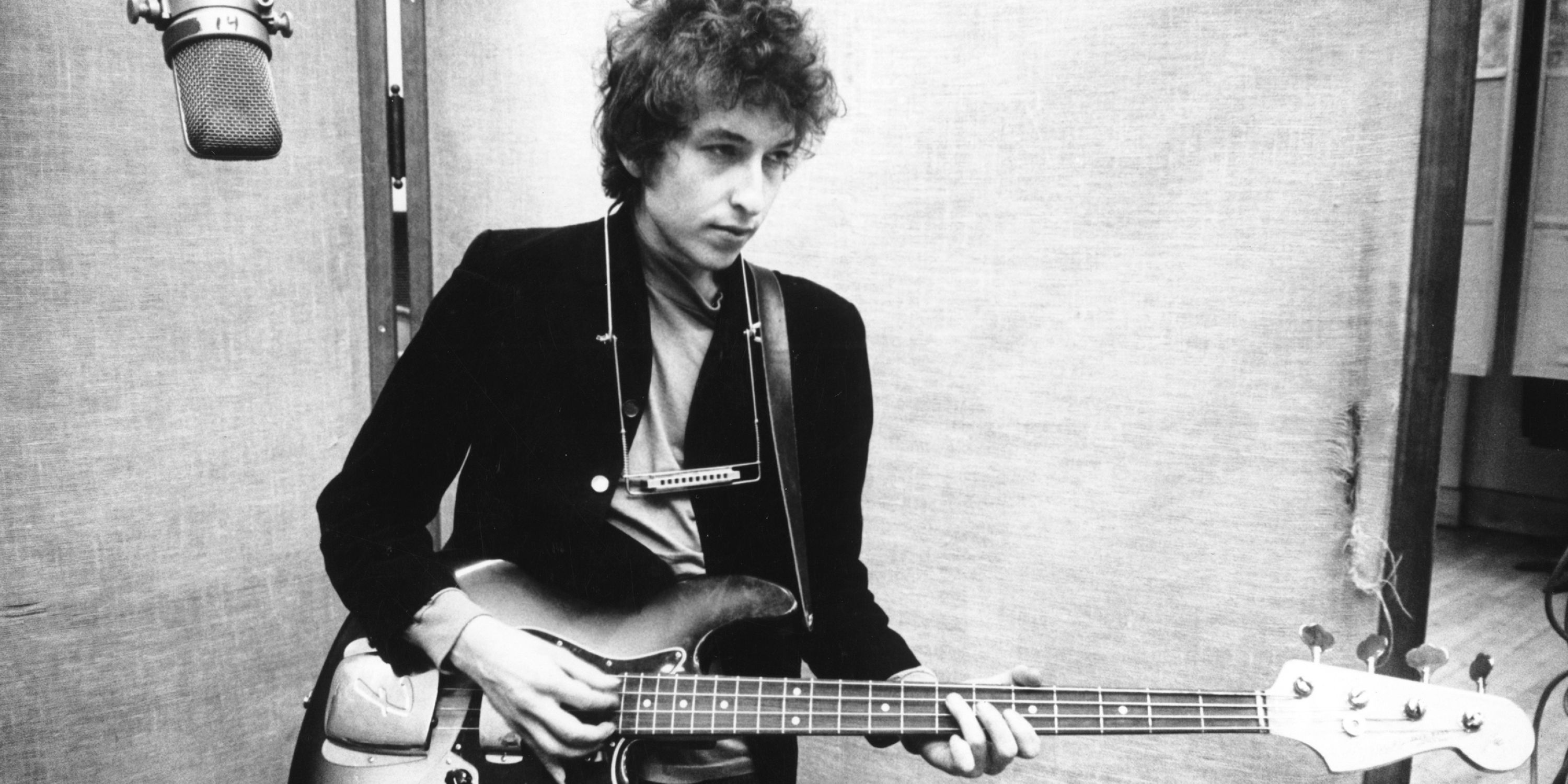 Bob Dylan: Iconic songwriter, Nobel Prize in Literature. 3000x1500 Dual Screen Background.