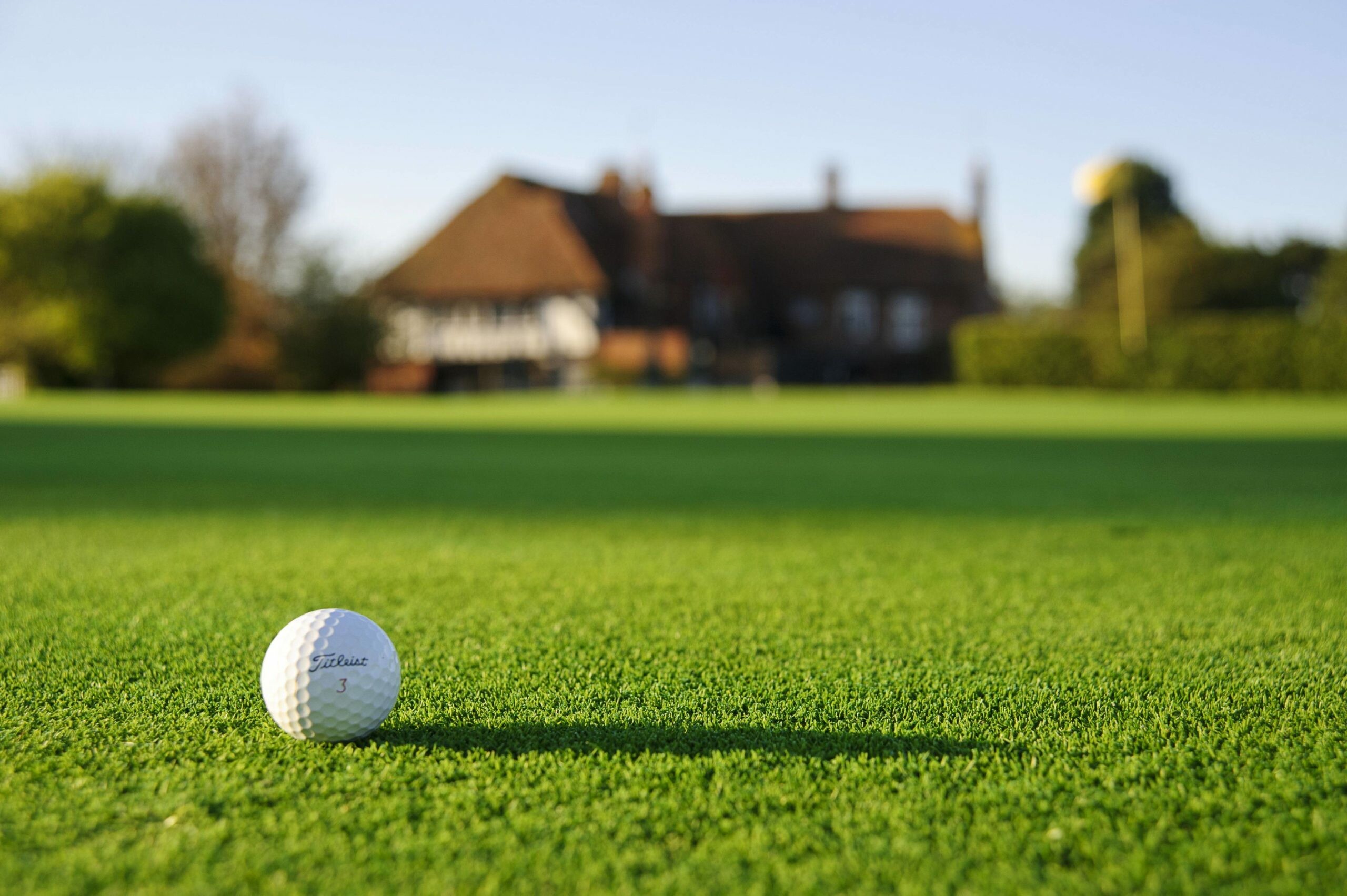 Golf: Ball game, A grass course that includes a tee box, fairway, and green. 2560x1710 HD Wallpaper.