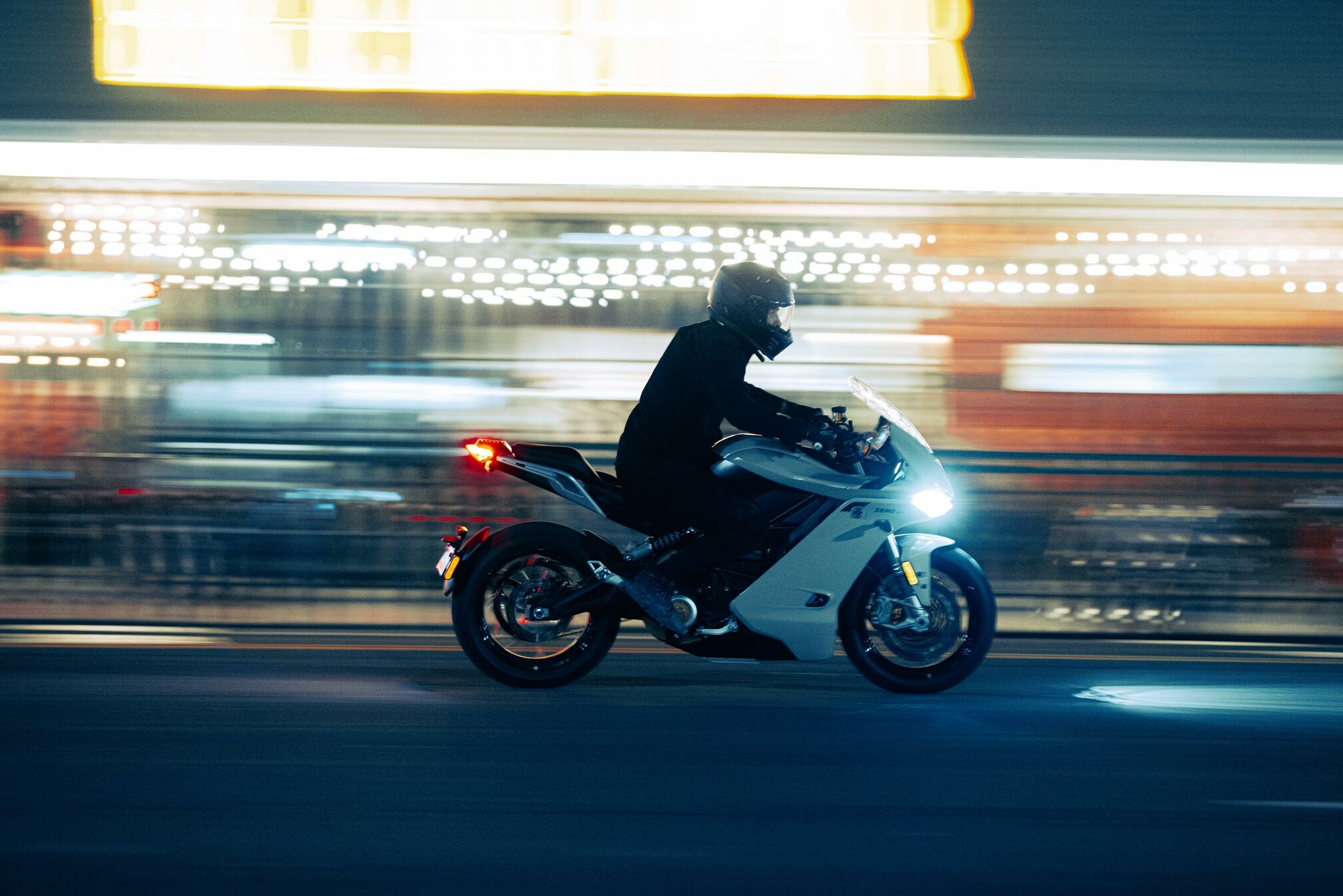 ZERO SR/S: American manufacturer, Produces a line of electric motorcycles for police, authority, and military use. 2030x1350 HD Wallpaper.