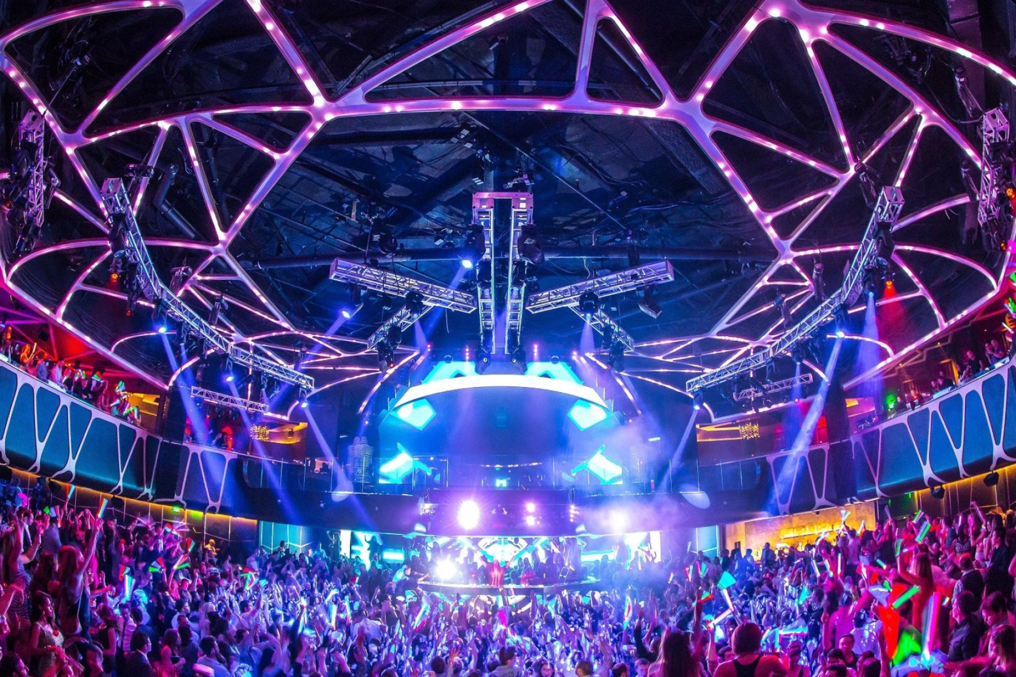 Nightclub: Dancing, Rave music party, Hakkasan, Las Vegas, Electronic dance music. 2000x1340 HD Background.
