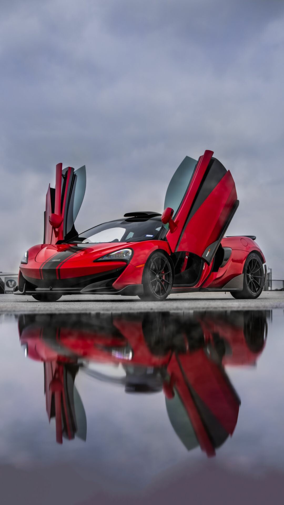 McLaren: British niche automaker, Produced its 15,000th car in 2018. 1080x1920 Full HD Wallpaper.
