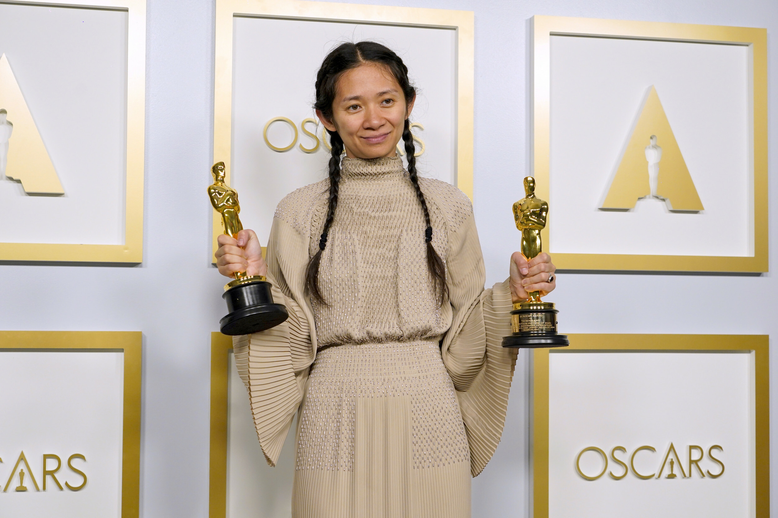 Chloe Zhao: Won Best Picture and Best Director for the western film Nomadland (2020). 2500x1670 HD Background.