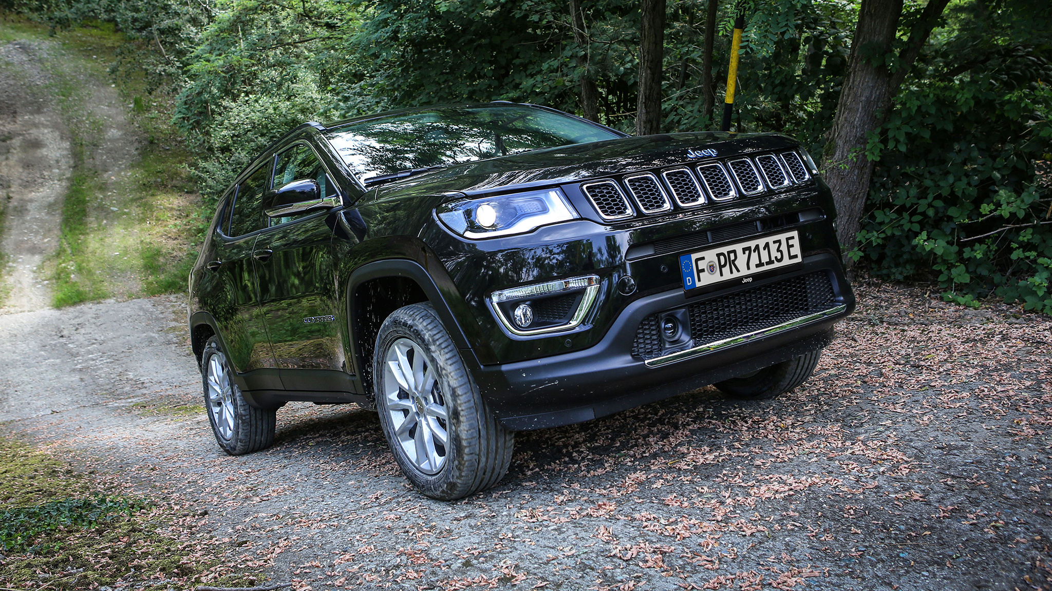 Jeep Compass, Off-road SUV, Rugged exterior, Advanced features, 2050x1160 HD Desktop