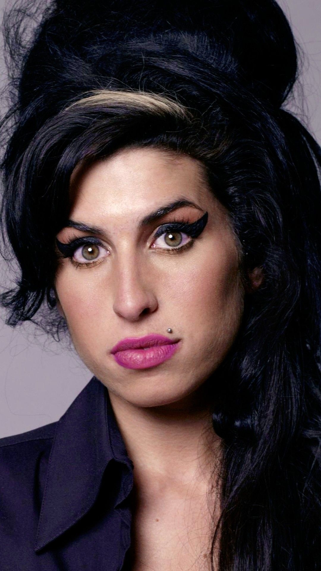 Amy Winehouse, Artistic tribute, Amazing Amy, Captivating visuals, 1080x1920 Full HD Handy