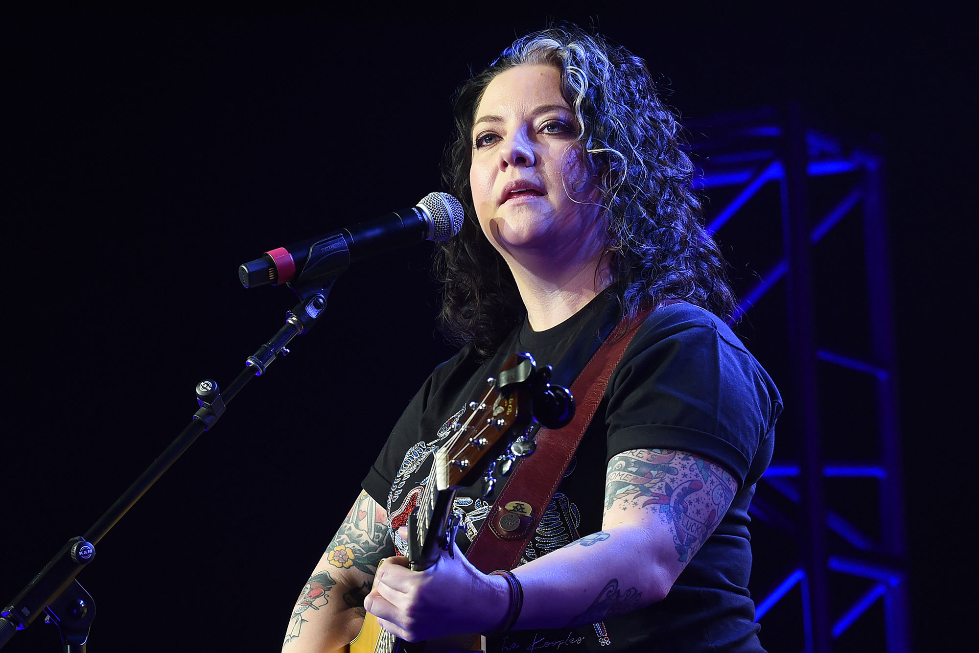 Ashley McBryde, Teary interview, Relationship with father, Rolling Stone, 2000x1340 HD Desktop