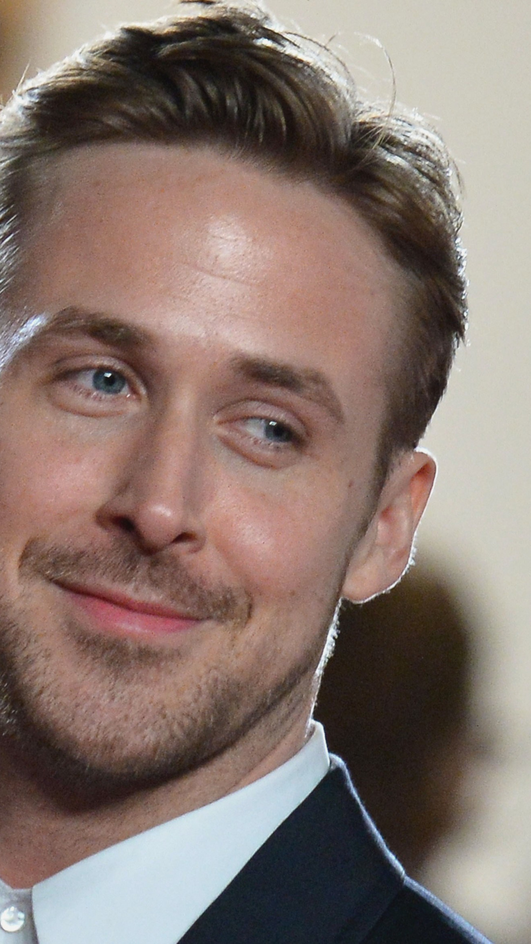 Ryan Gosling, Charming actor, Irresistible charisma, Talented performer, 1080x1920 Full HD Handy