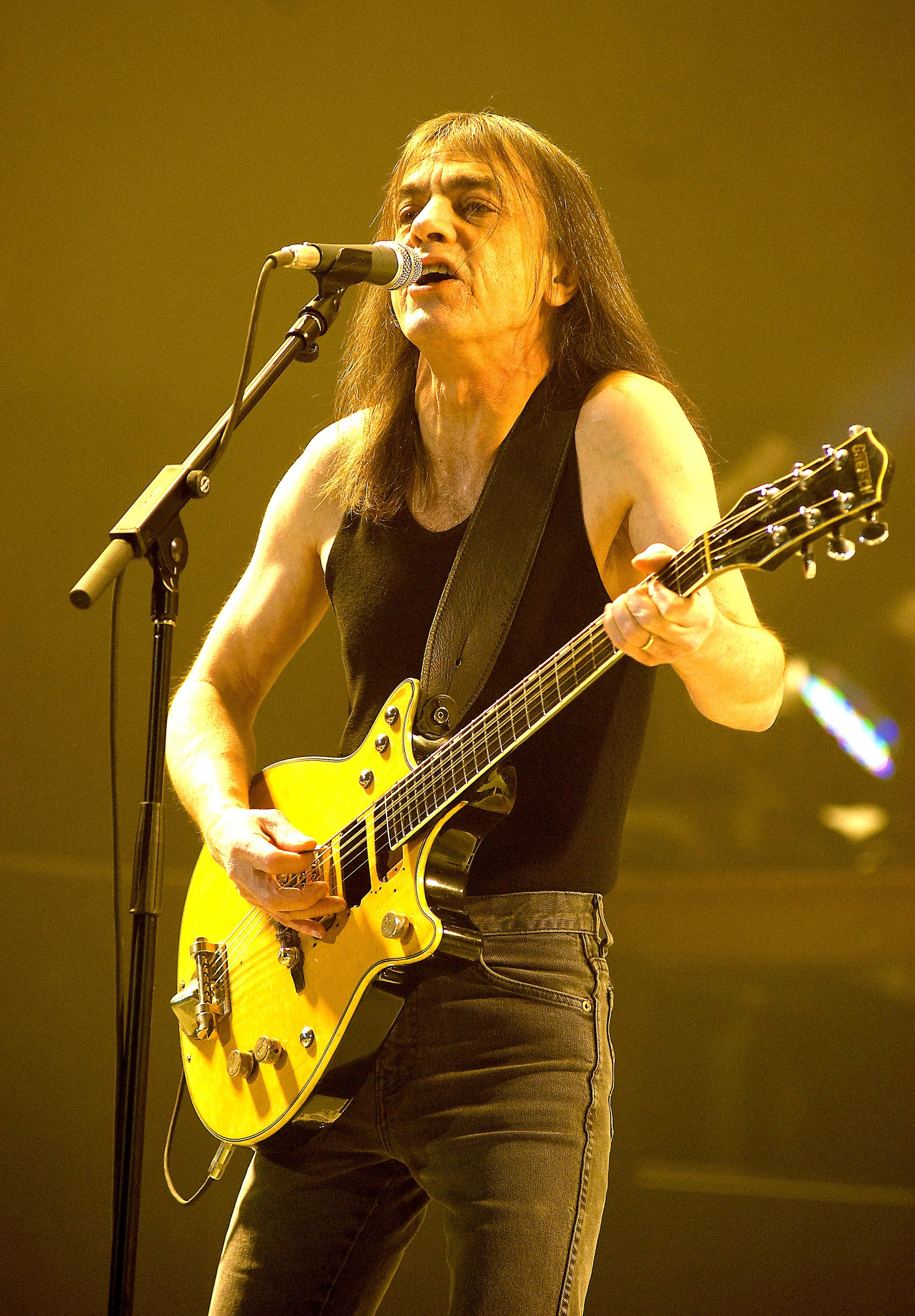 AC/DC's Malcolm Young, rock legend's death, Tribute to Malcolm Young, Jetss magazine, 2090x3000 HD Phone