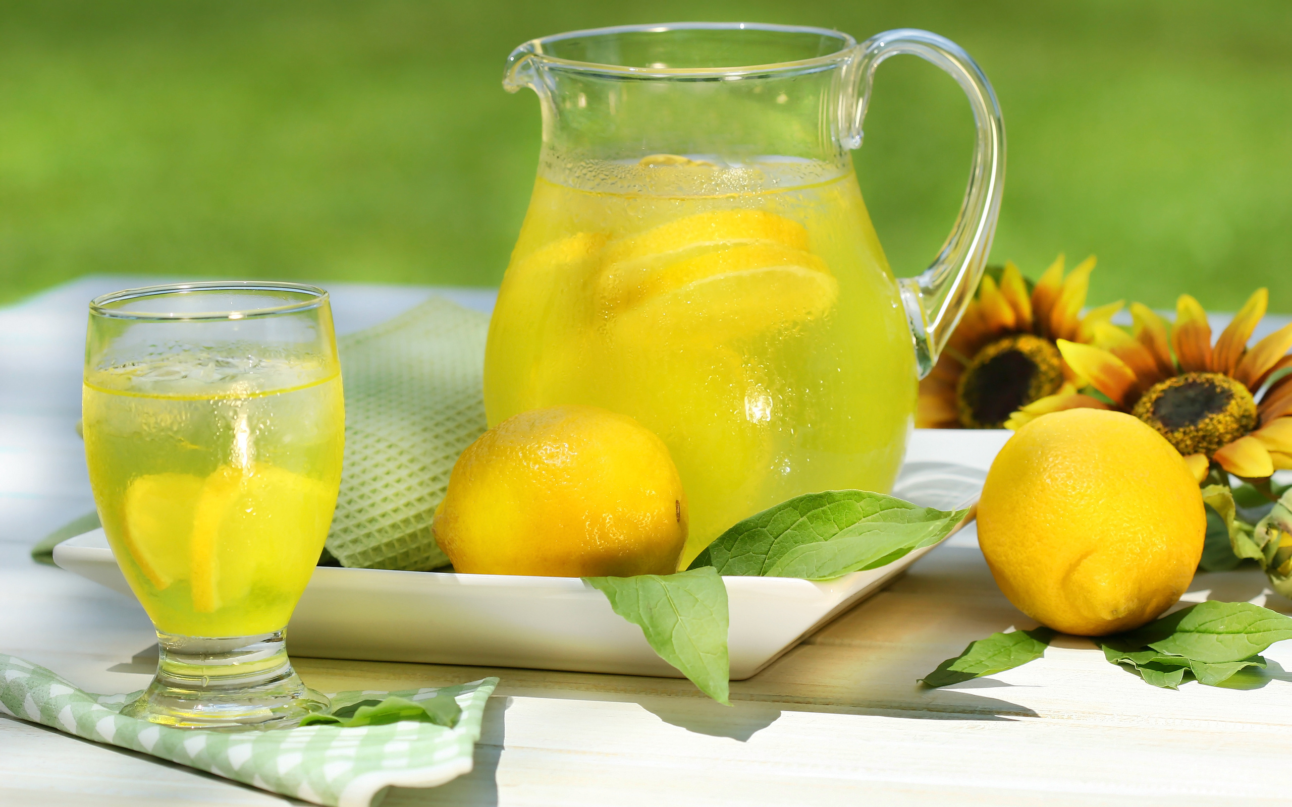Lemonade: A citrus-based beverage typically made from lemons, water, and sugar. 2560x1600 HD Wallpaper.