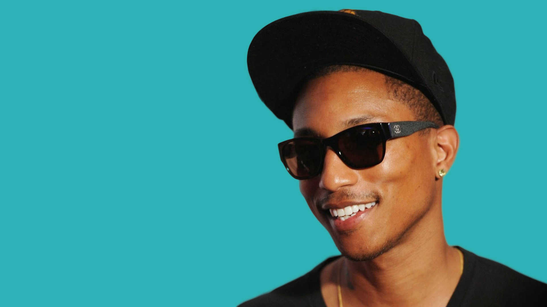 Pharrell Williams, Celeb smile, Grammys 2015, CFDA fashion icon, 1920x1080 Full HD Desktop