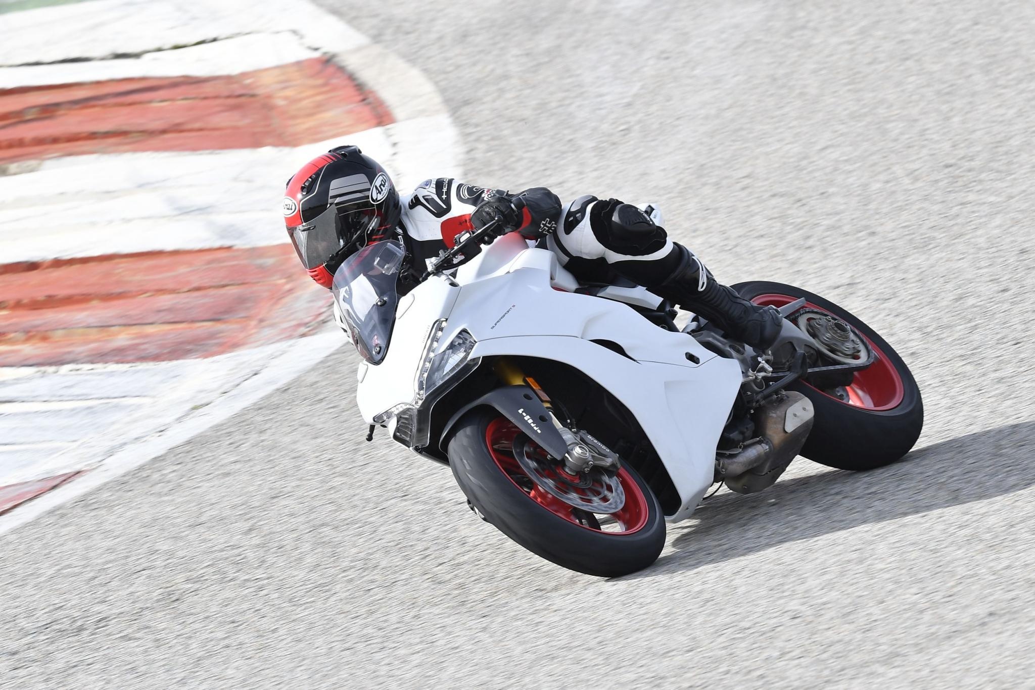 Ducati SuperSport, 2017 model, Test, 2050x1370 HD Desktop