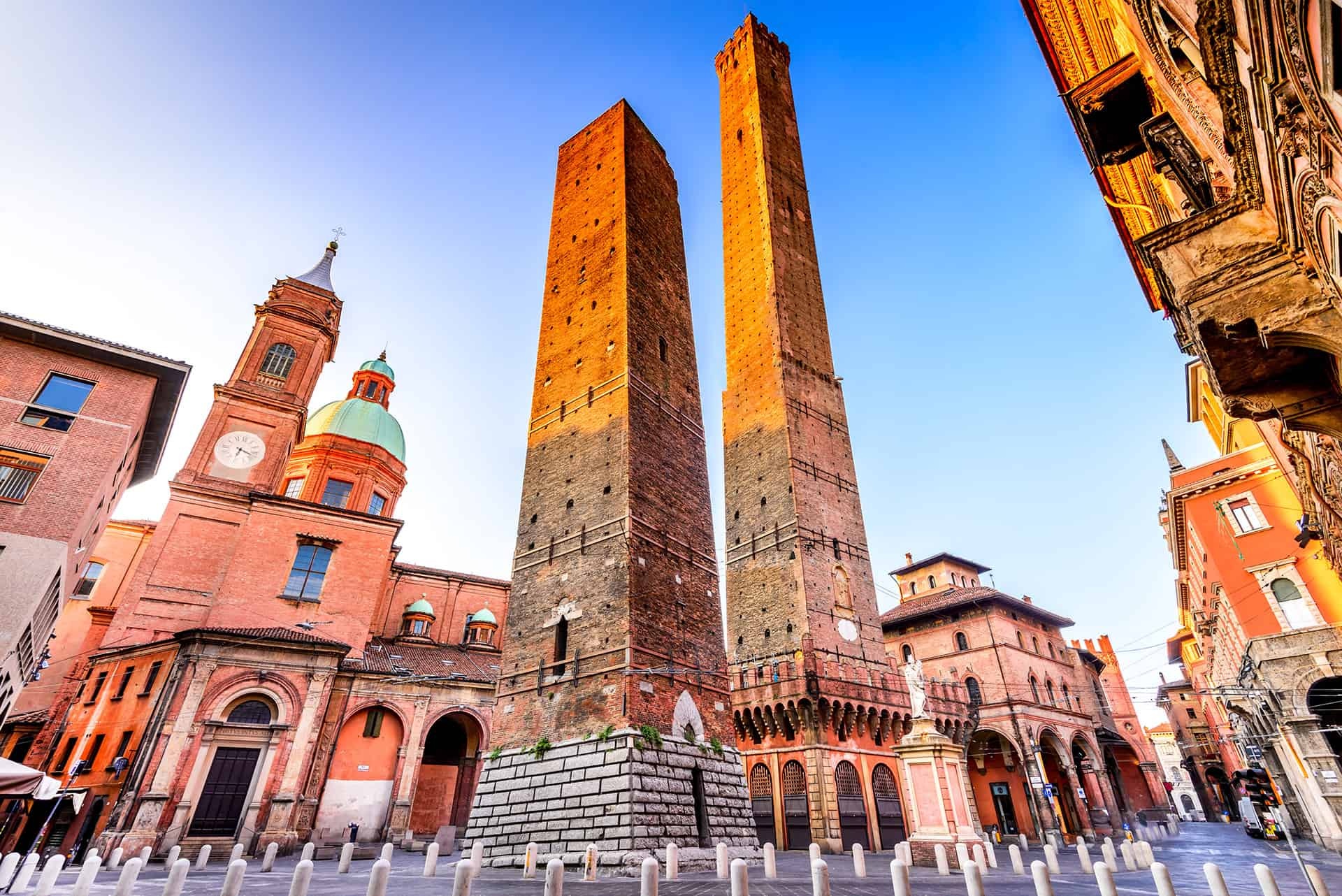 Tour of towers, Medieval architecture, Dreamsha experience, Bologna travel, 1920x1290 HD Desktop
