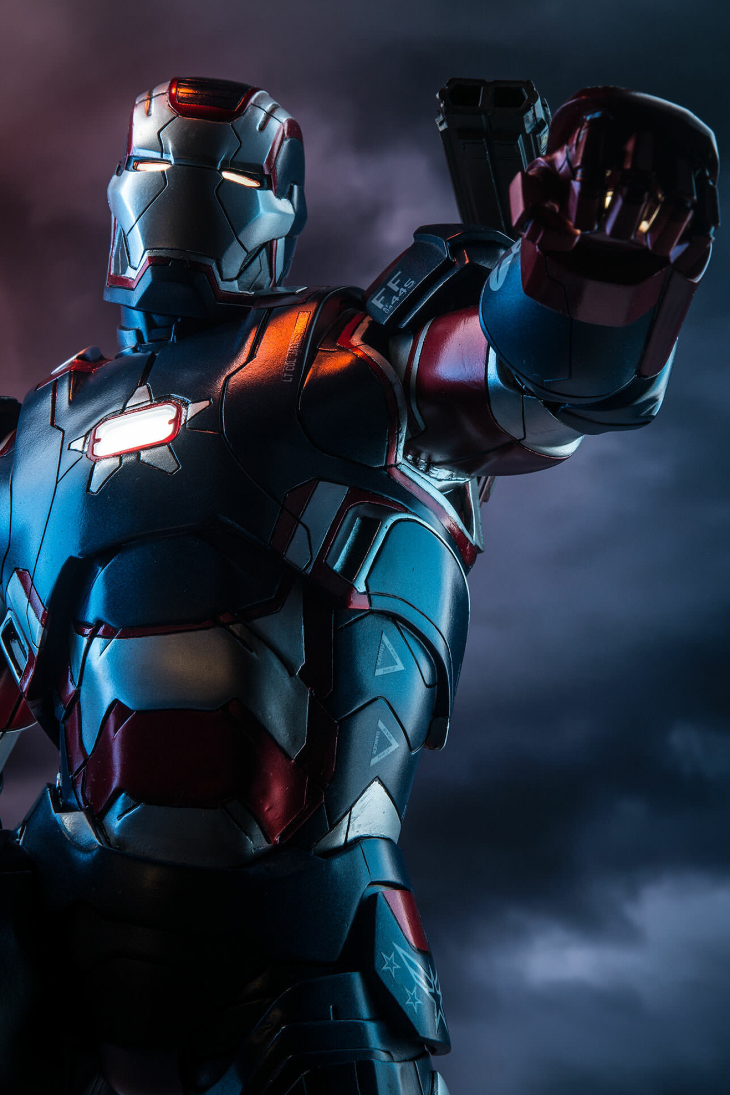 Iron Patriot, Iron Patriot design, Sideshow's art, Dynamic Iron Patriot visuals, 1430x2150 HD Handy