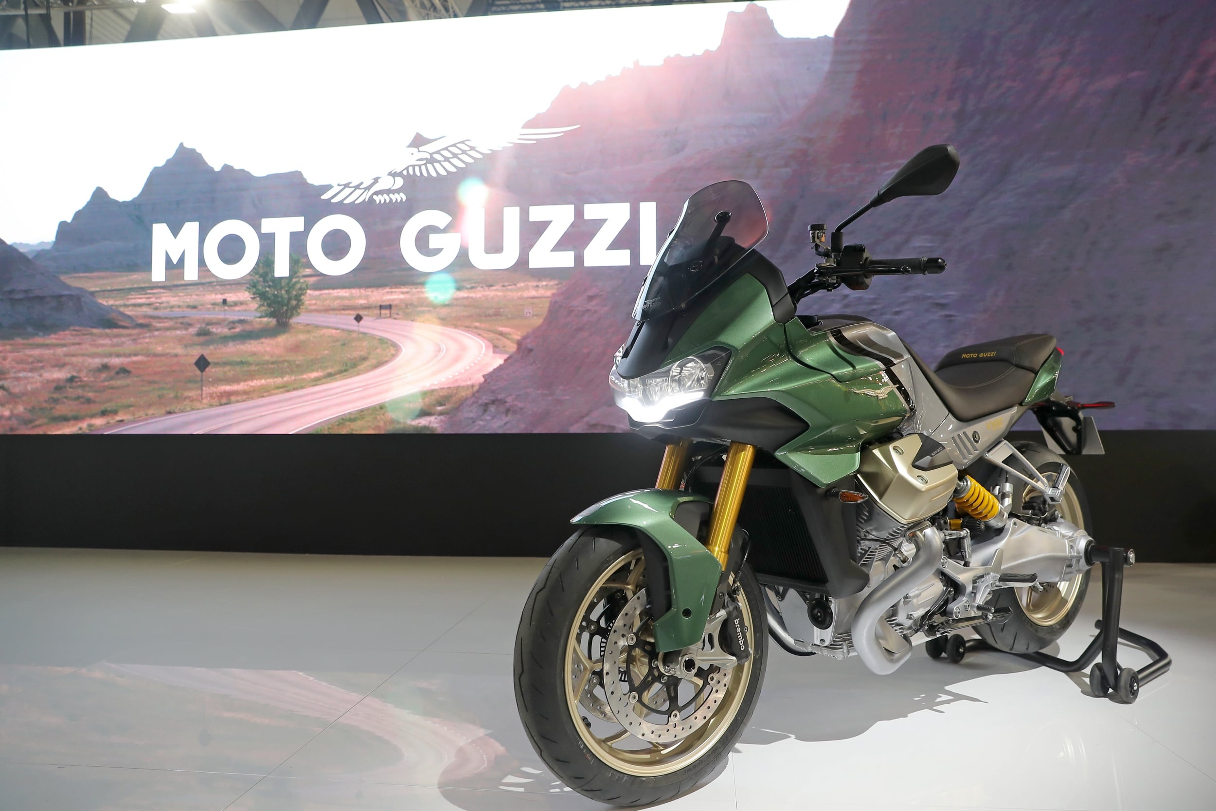 Moto Guzzi V100 Mandello, Wide Magazine, Italian motorcycle, V-twin, 2500x1670 HD Desktop
