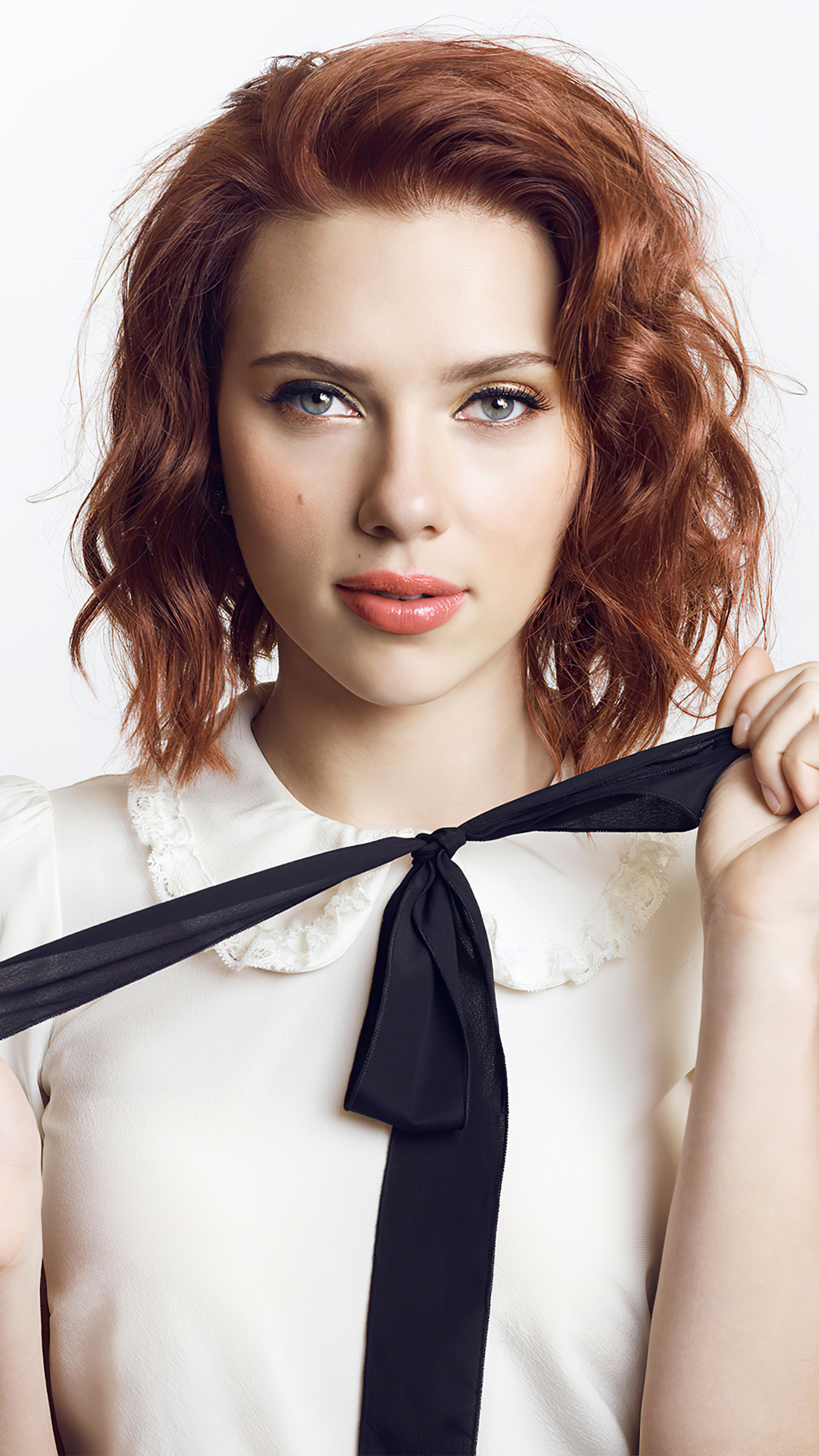 Scarlett Johansson: Was cast as Pursy in a 2004 psychological drama film, A Love Song for Bobby Long. 2160x3840 4K Background.