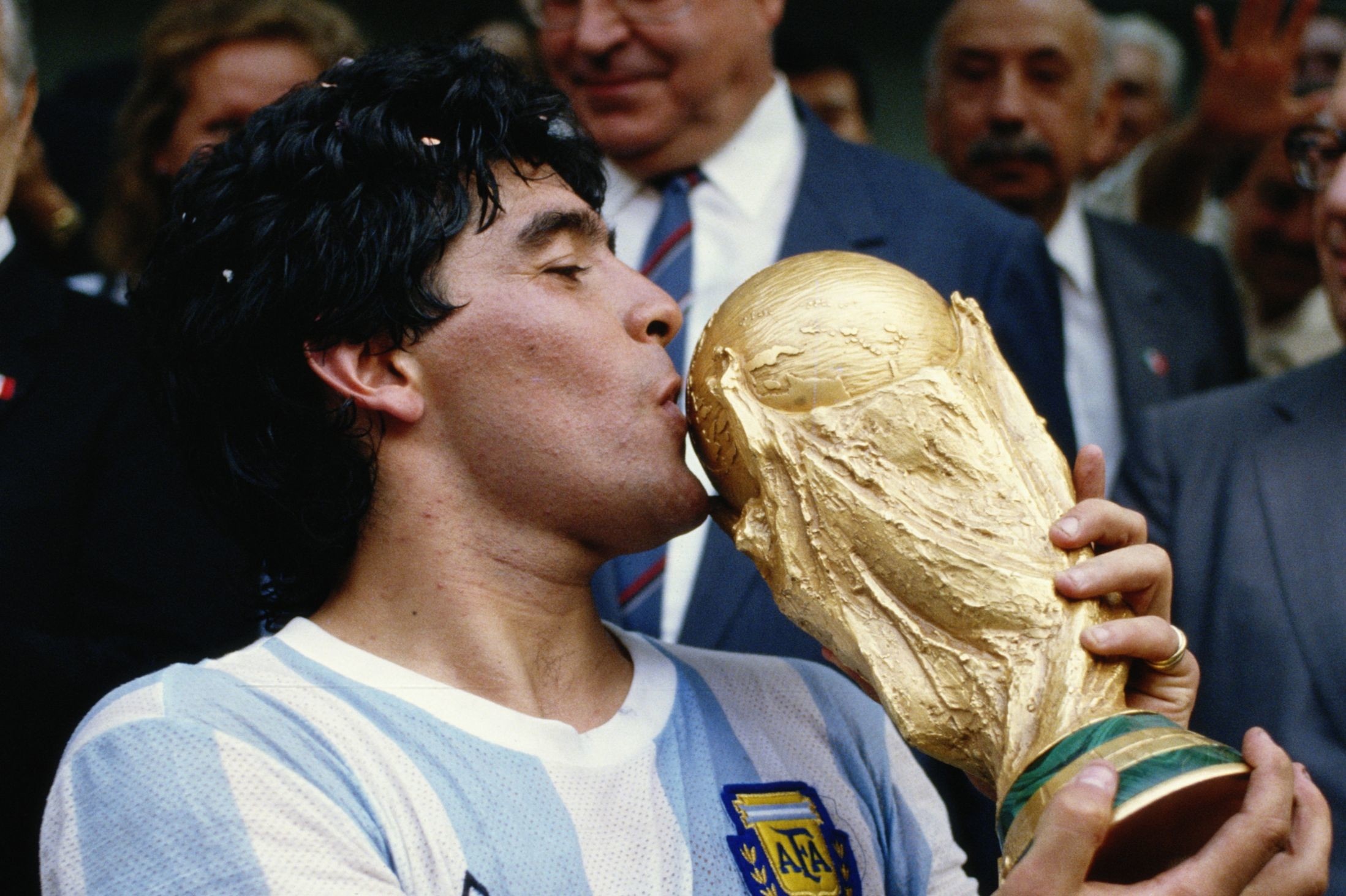 Diego Maradona, Wallpapers images photos, Background pictures, 2200x1470 HD Desktop