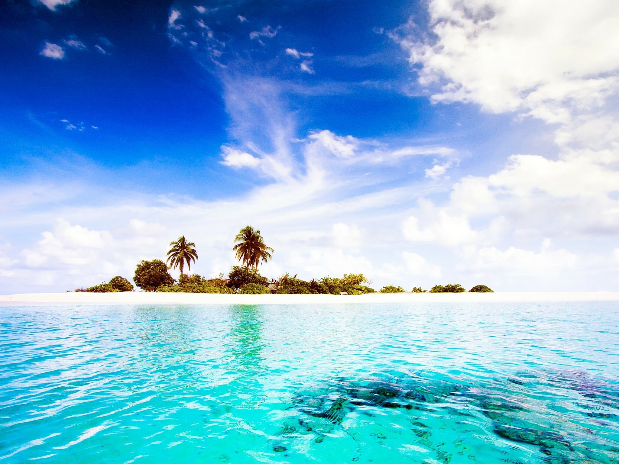 Island: Maldives, Formed in the ocean by a volcanic activity. 2050x1540 HD Background.