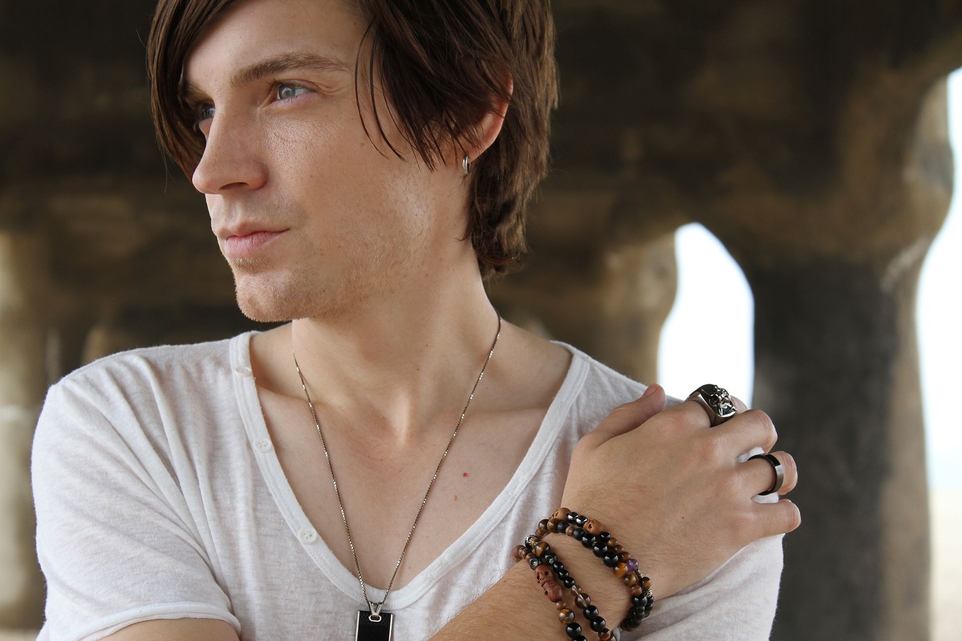 Alex Band, Cross necklace, Calling Band's pearl necklace, 1920x1280 HD Desktop
