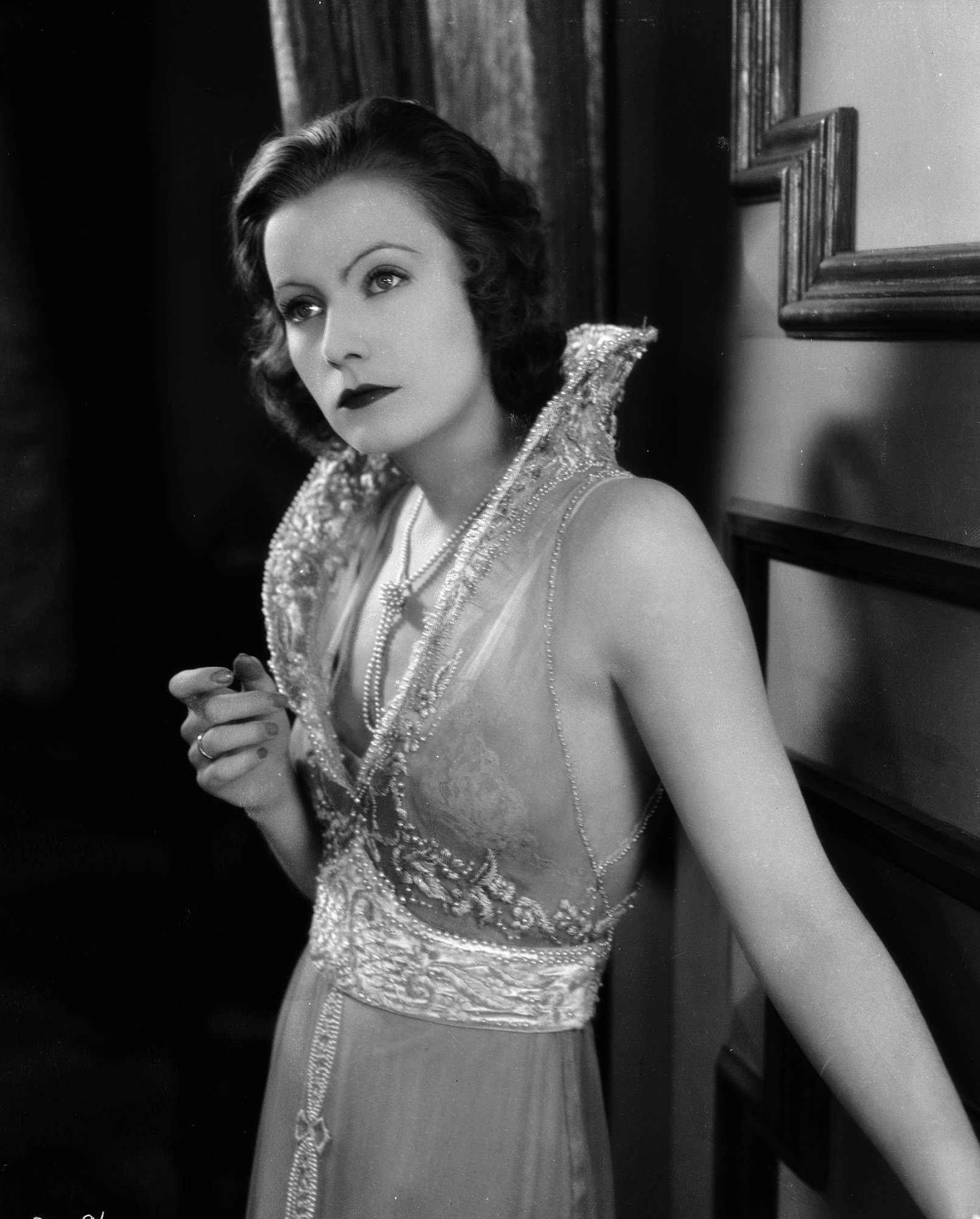 Greta Garbo, Beauty and Cinema Icon, 1610x2000 HD Phone