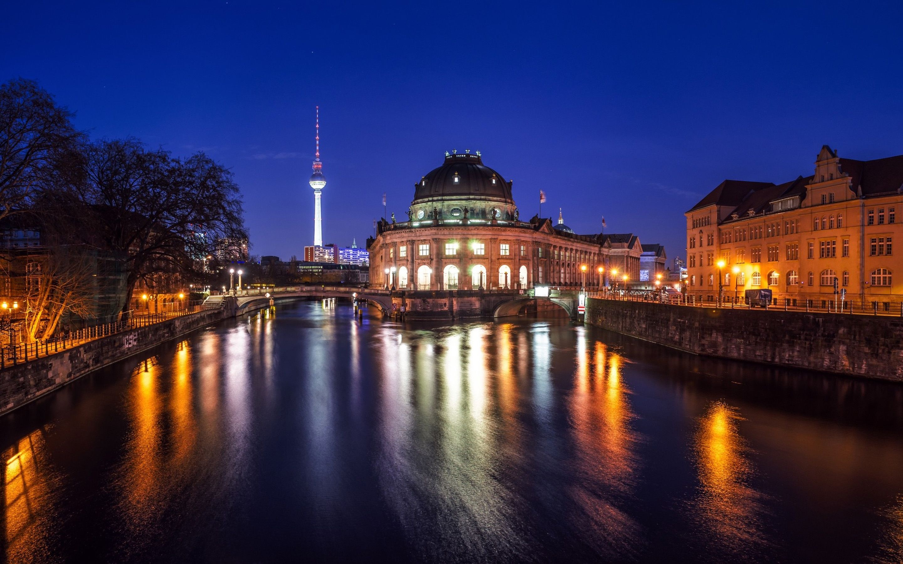 Top free museum, Island backgrounds, Berlin Museum, 2880x1800 HD Desktop