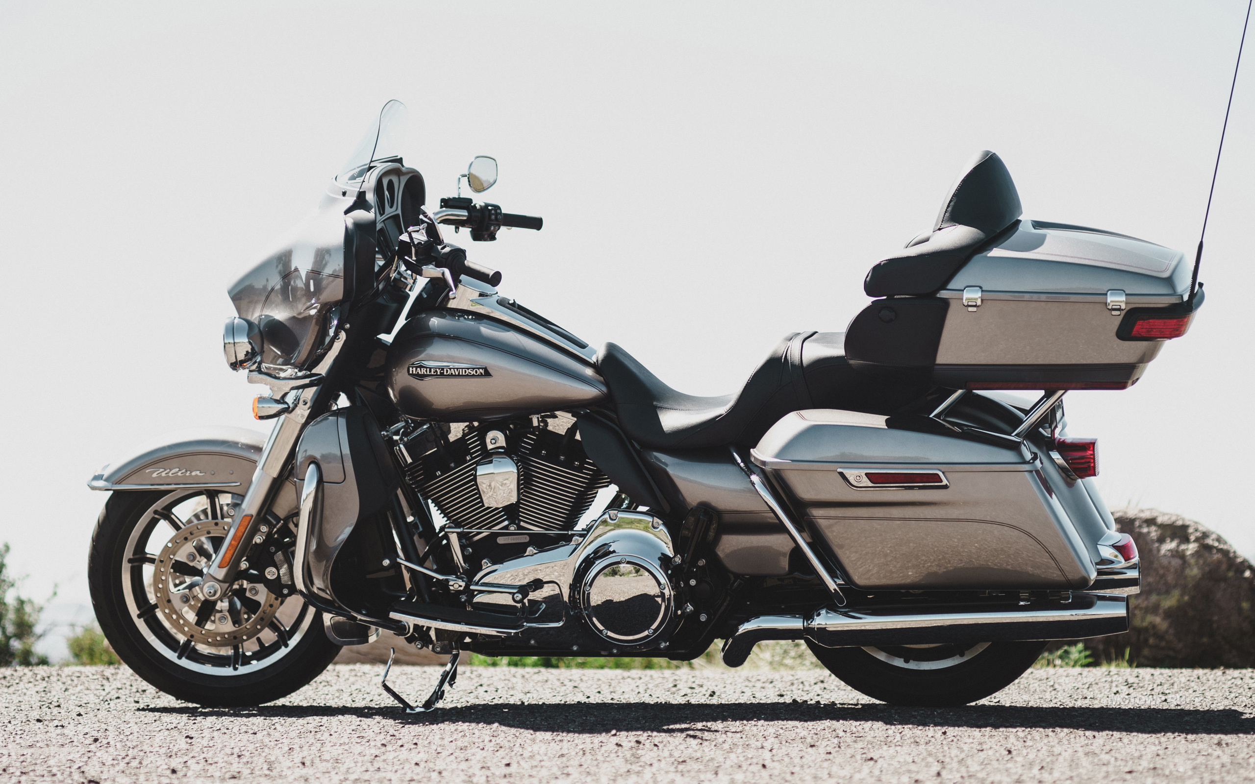 Harley-Davidson Electra Glide Revival, Timeless classic design, Ultra classic model, Motorcycle beauty, 2560x1600 HD Desktop