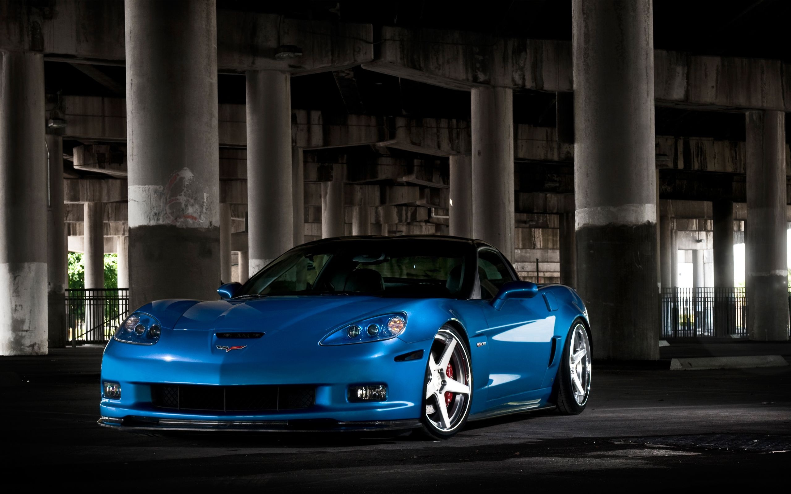 Corvette: Chevrolet ZR1 of the sixth generation, Metallic blue, Carbon front splitter. 2560x1600 HD Wallpaper.