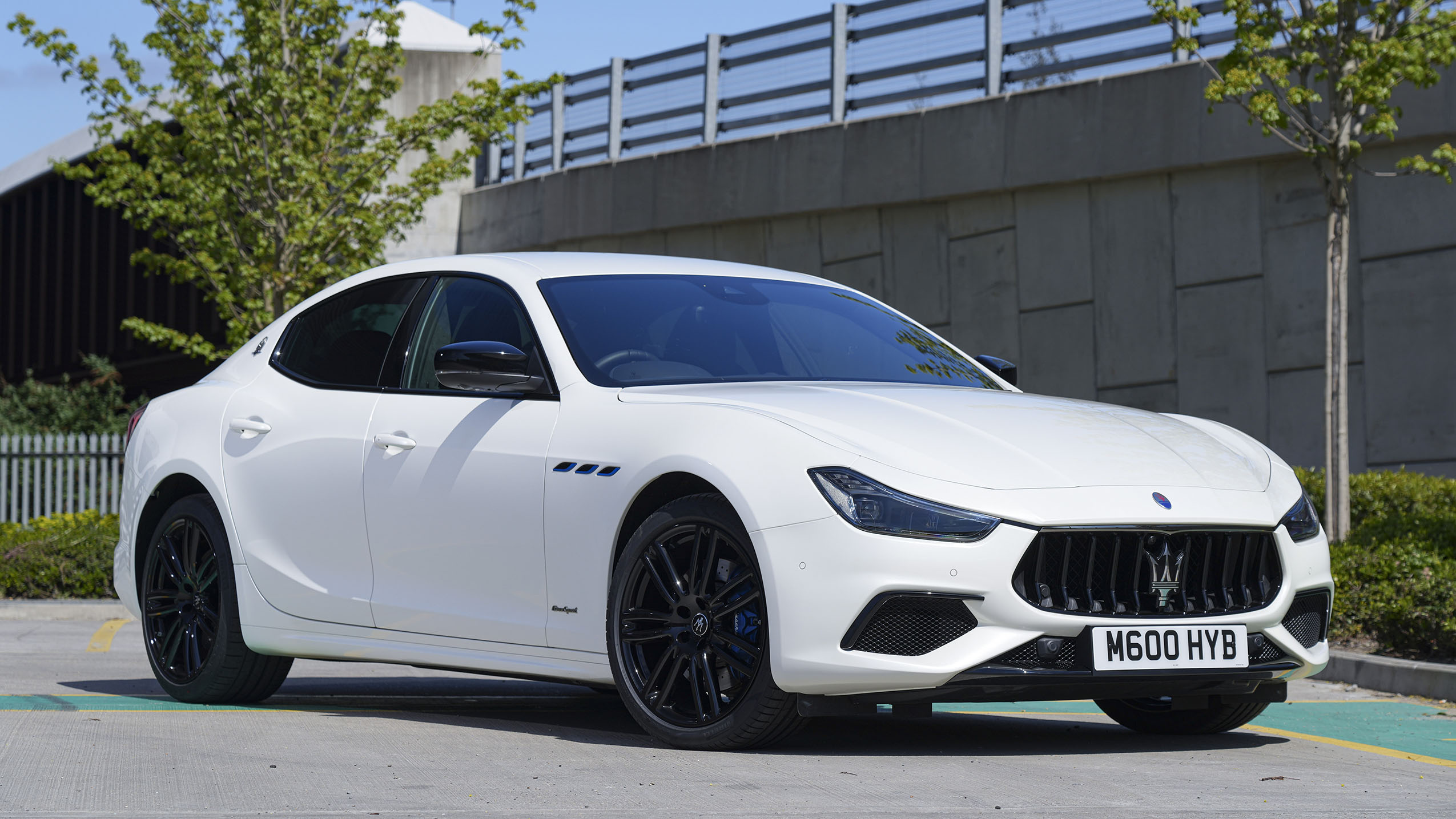 Maserati Ghibli, Perfect blend of performance and luxury, Unmatched style, Thrilling driving dynamics, 2550x1440 HD Desktop