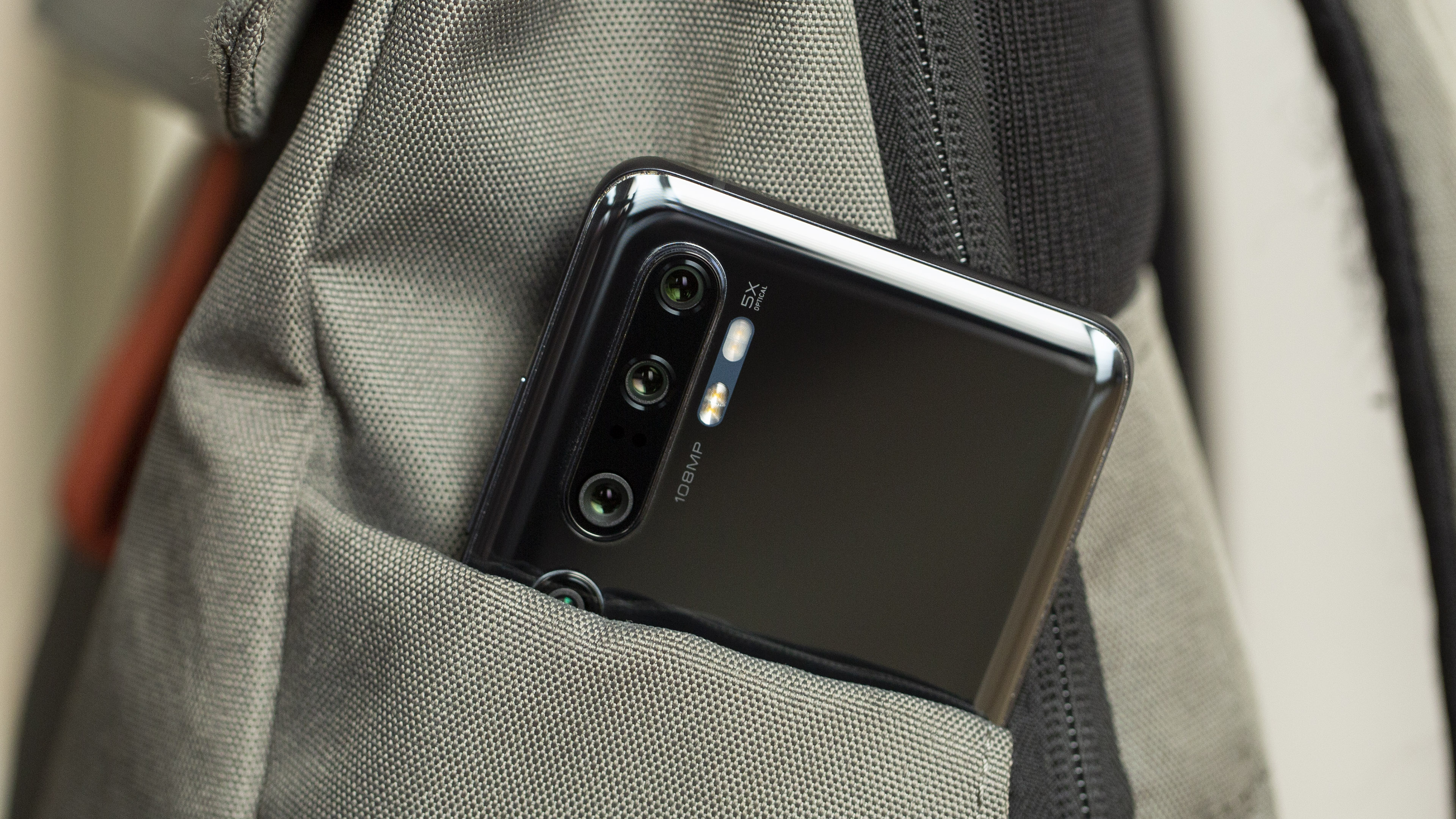 Xiaomi: Mi Note 10, A quad rear camera, Samsung Bright S5KHMX sensor with a resolution of 108Mpx. 3840x2160 4K Background.
