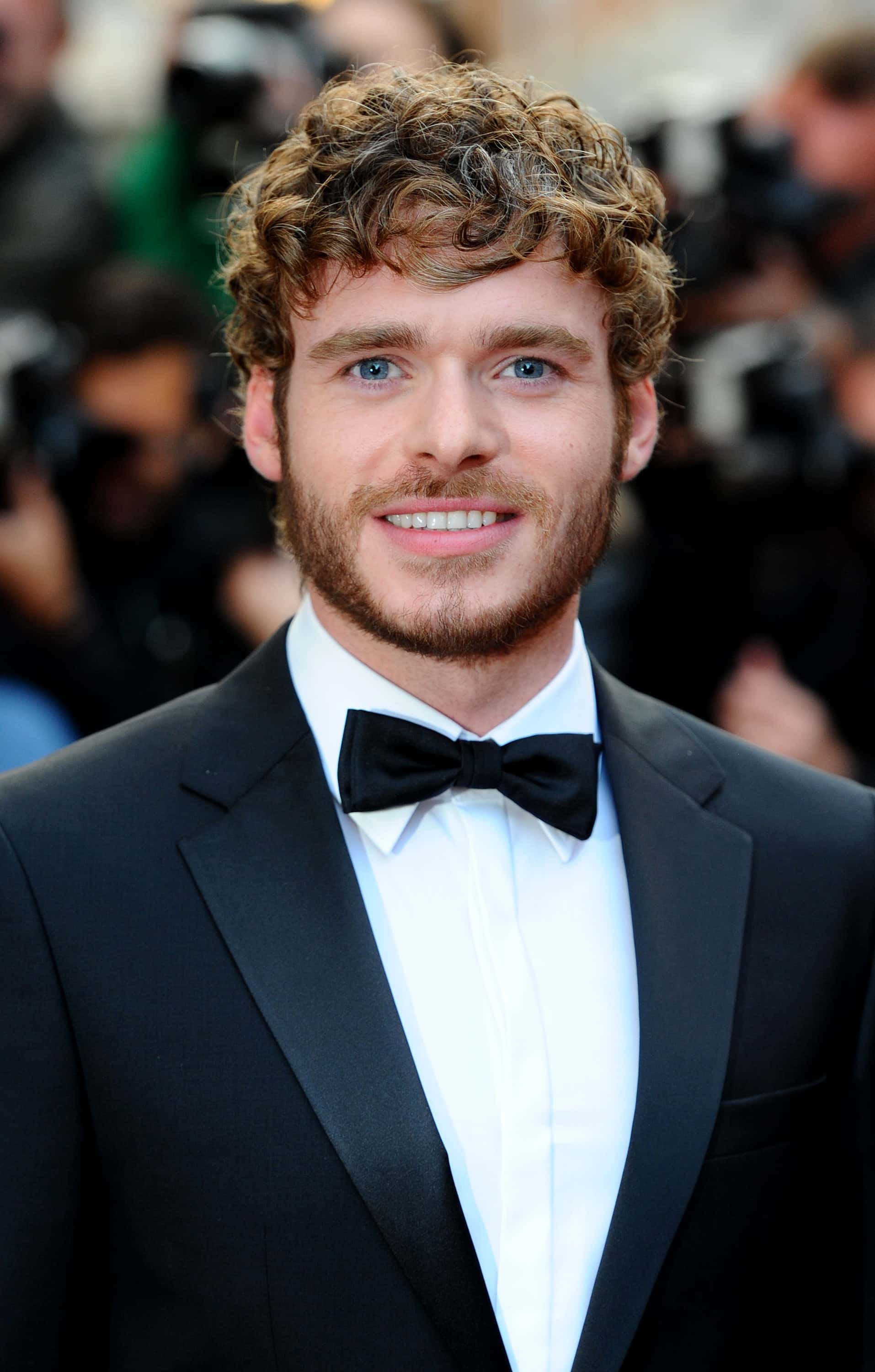 Richard Madden: Toured with Shakespeare's Globe company as Romeo in Romeo and Juliet in 2007. 1920x3000 HD Background.