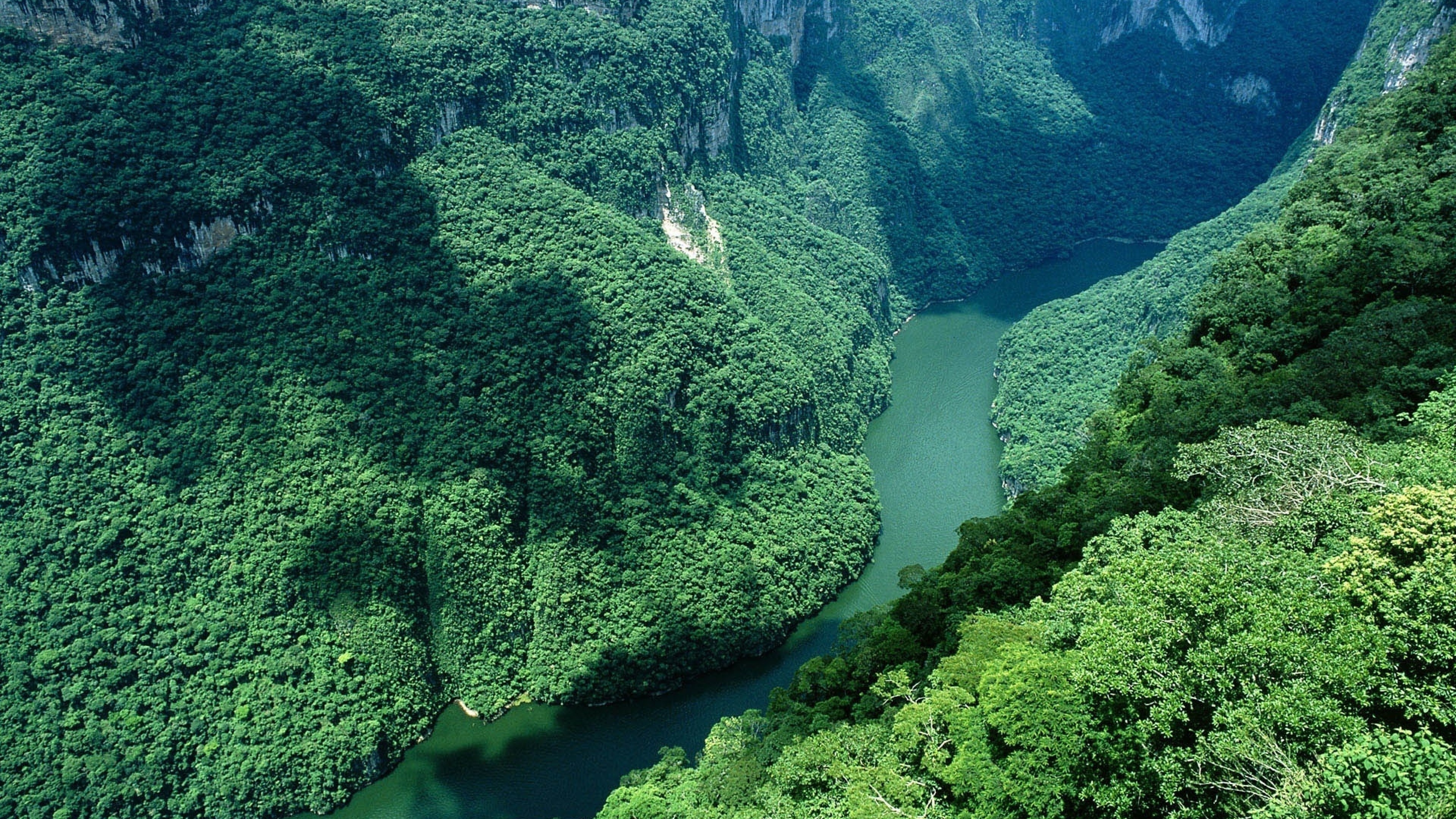 Majestätische Wasserfälle im Amazonas, 3840x2160 4K Desktop
