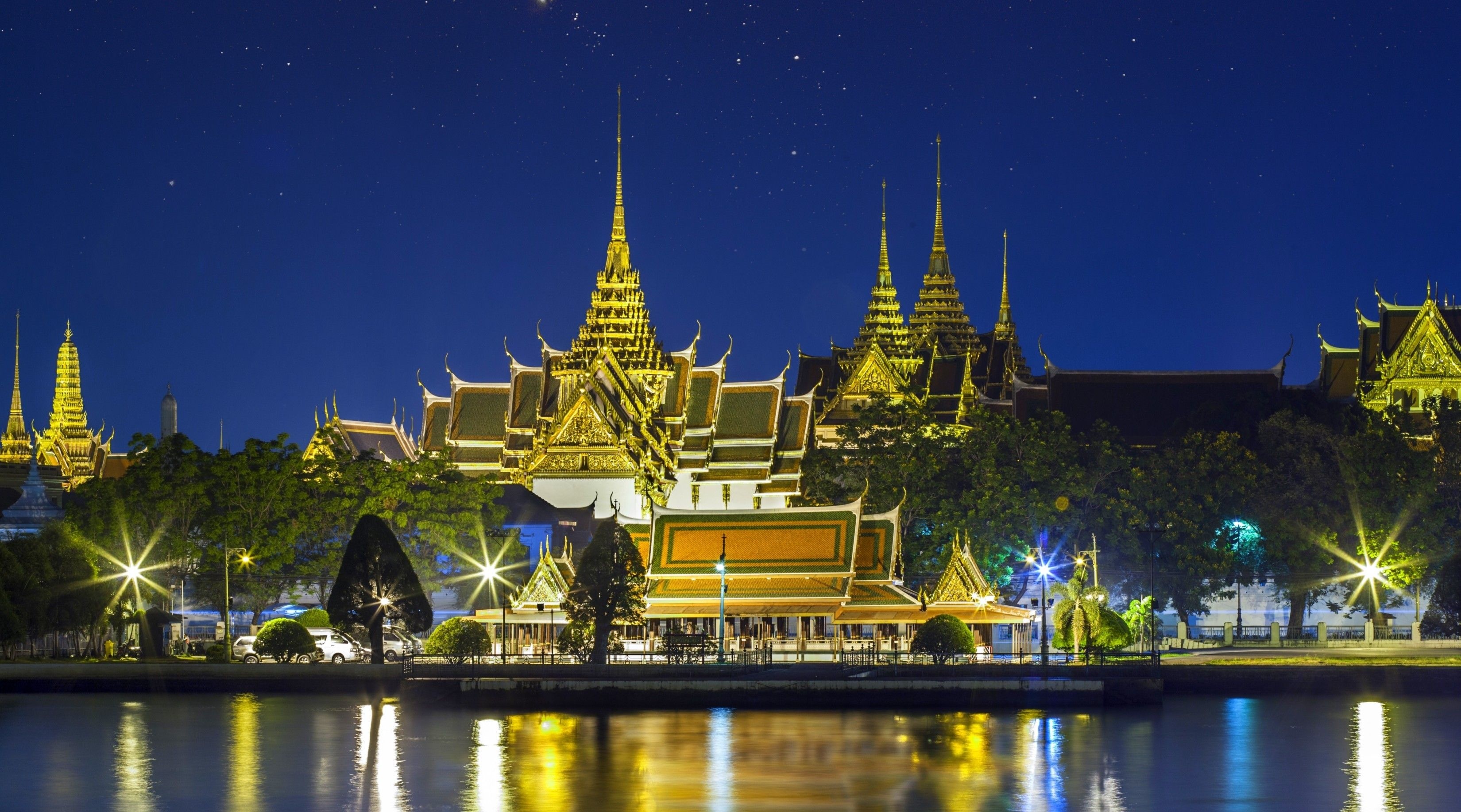 Bangkok: Grand Palace, Architecture, Asian city. 3300x1840 HD Background.
