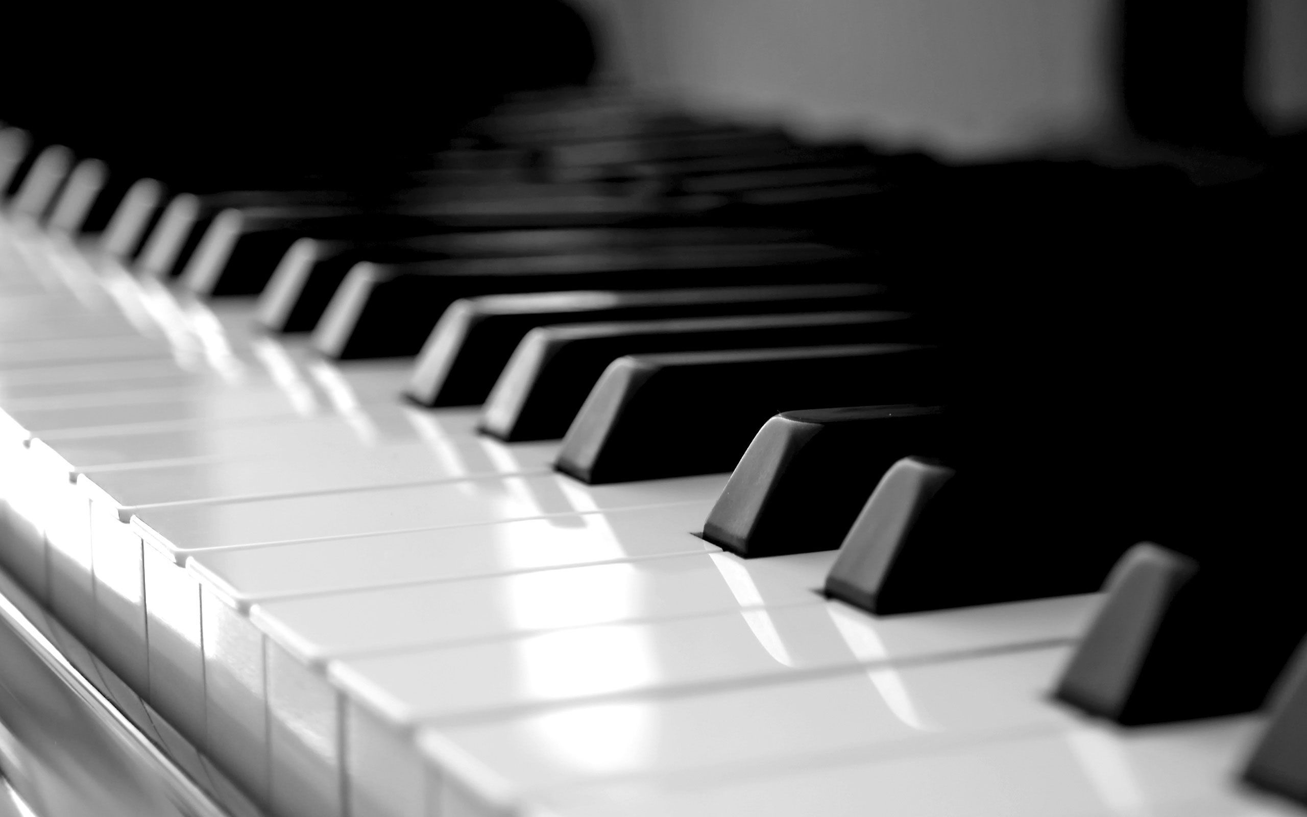 Grand Piano: Keyboard instrument in which the strings, soundboard, and mechanical part are arranged horizontally. 2560x1600 HD Wallpaper.