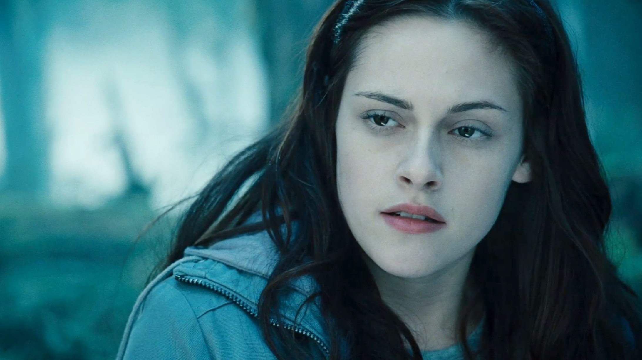 Bella (Twilight), Twilight trailer scene, Reinvention of Bella, Graveyard setting, 2190x1230 HD Desktop