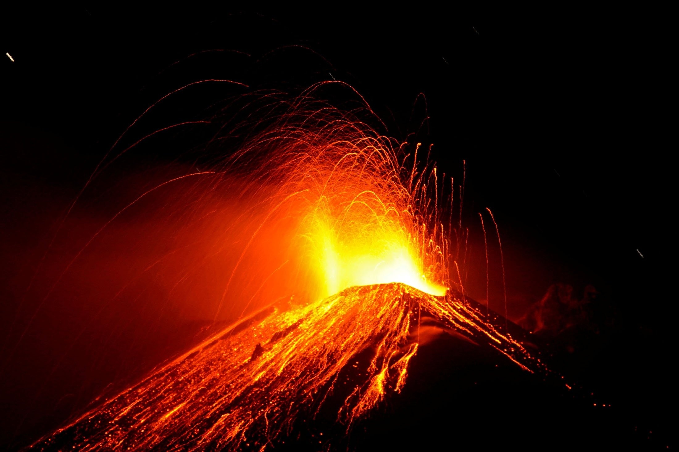Mount Etna, Nighttime spectacle, Lava illuminates, Sky on fire, 2200x1470 HD Desktop