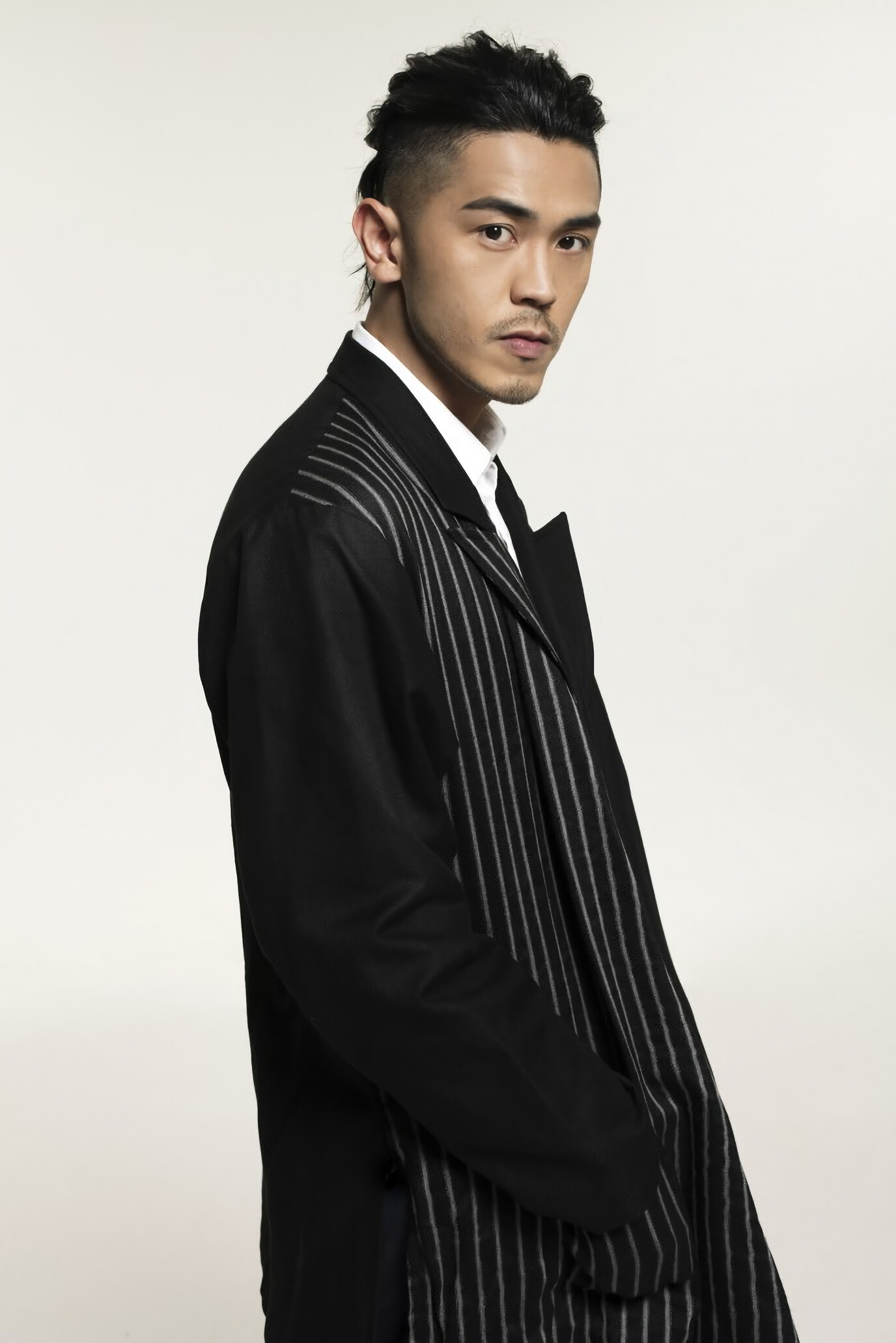 Edward Ma, TV show actor, Rising star, Engaging portrayals, 1380x2070 HD Handy