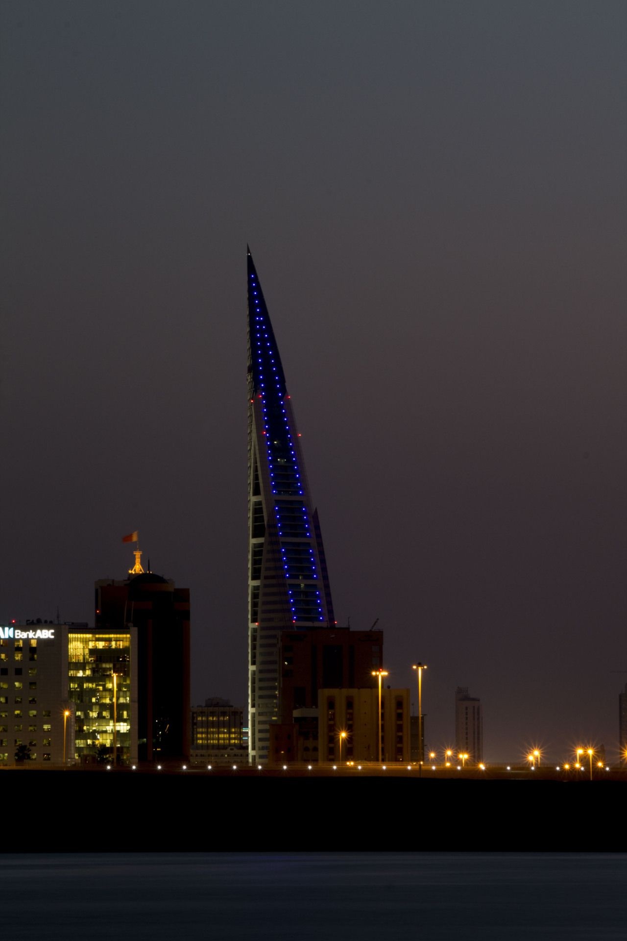 Manama Bahrain, Amazing Places, Rory, Otosection, 1280x1920 HD Phone