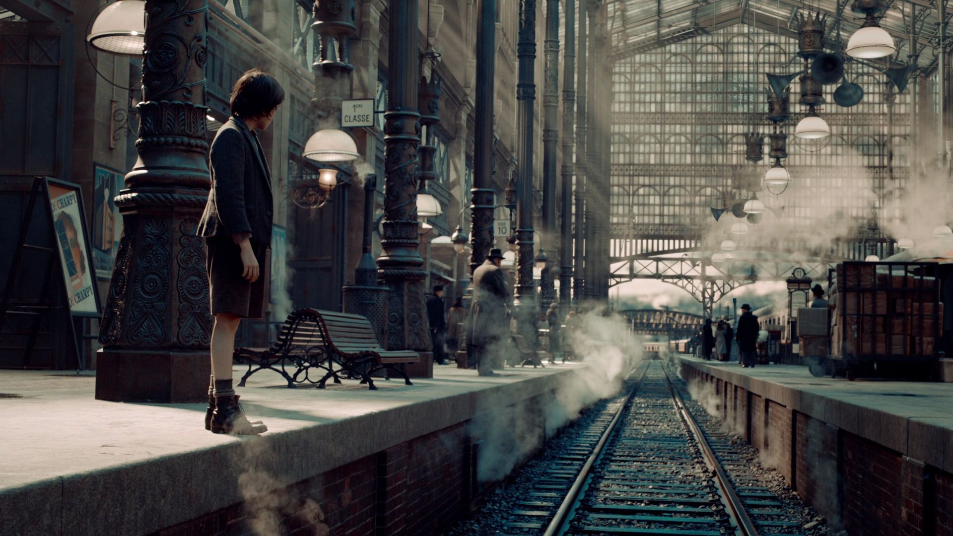 Girl girl scene movie. Хранитель времени вокзал. Хранитель времени поезд.