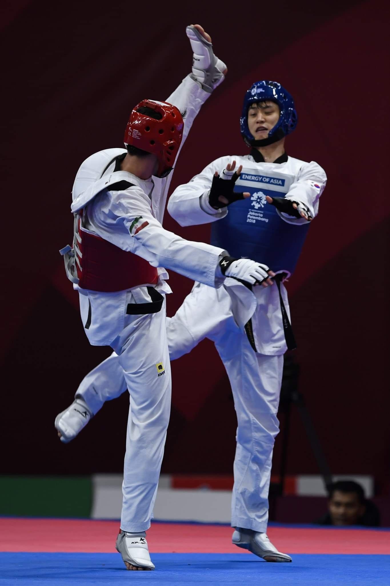 Taekwondo: Liu Wei-Ting vs. Milad Beigi Harchegani, 2020 Tokyo Summer Olympics. 1370x2050 HD Wallpaper.